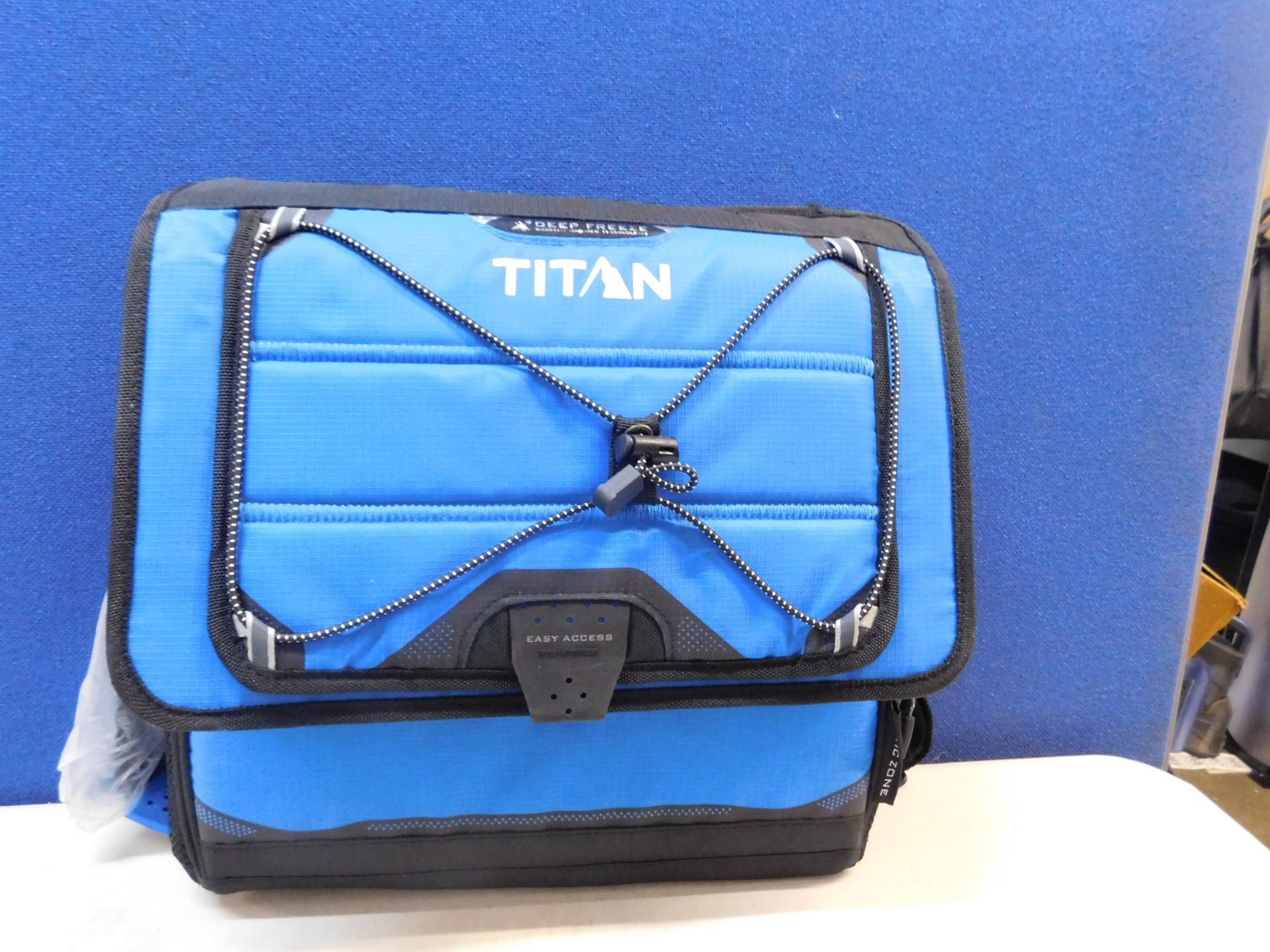 1 NEW TITAN EXPANDABLE DEEP FREEZE LUNCH BOX + 2 ICE WALLS RRP Â£39