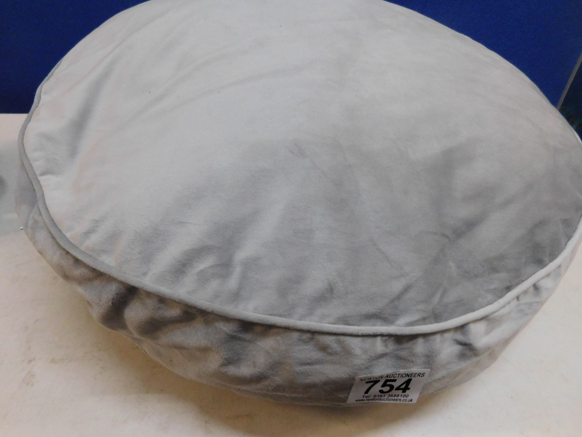1 SMALL PET BED RRP Â£29