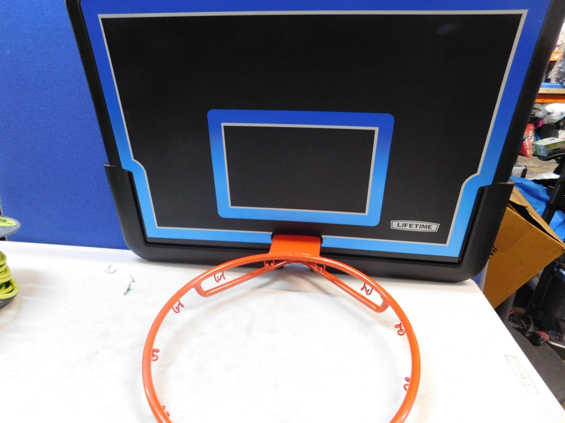 1 LIFETIME 32 INCH (81.28 CM) YOUTH PORTABLE BASKETBALL HOOP RRP Â£99 (PICTURES FOR ILLUSTRATION