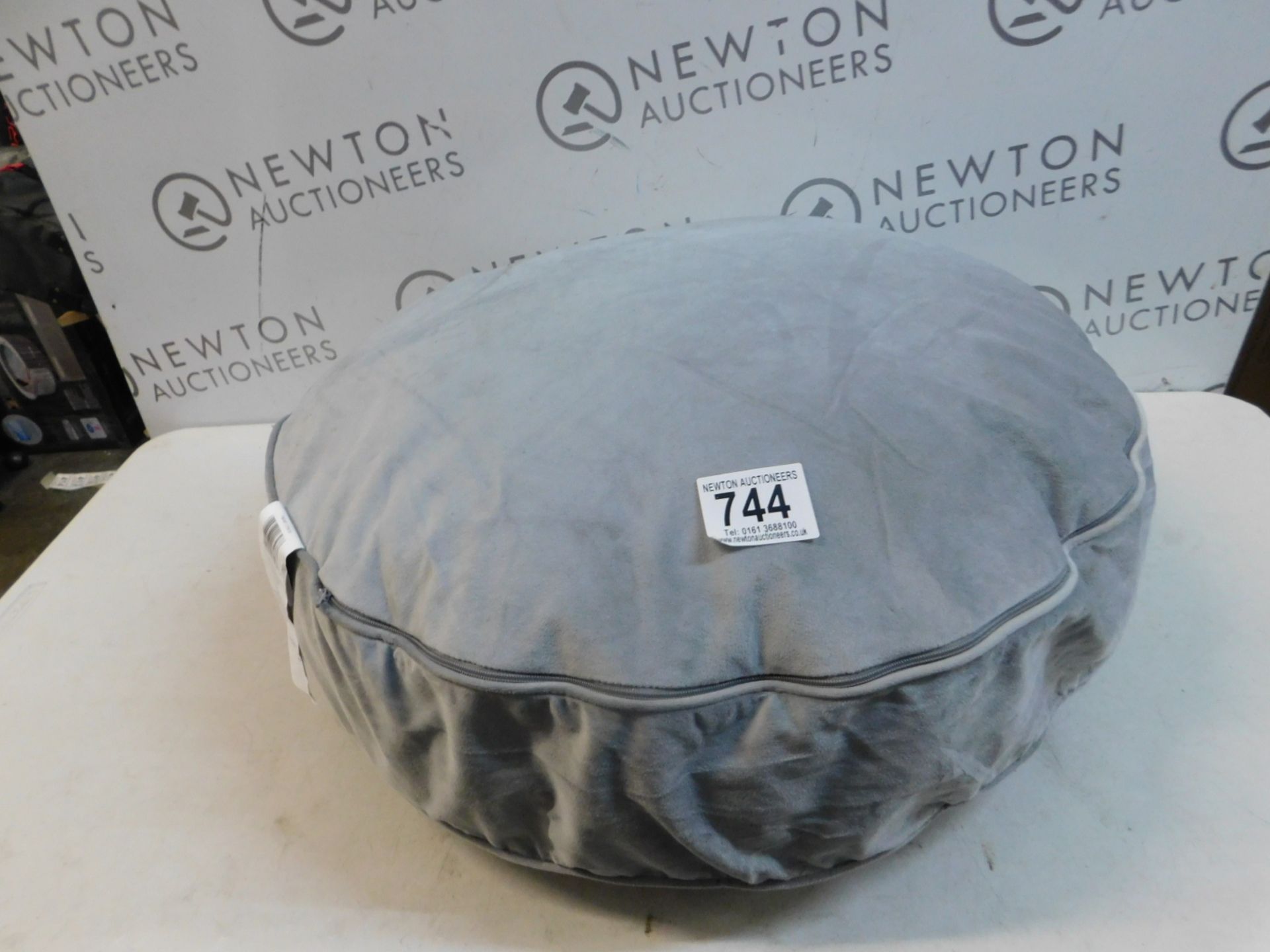 1 ARLEE HOME FASHION LARGE GRAY CUSHION RRP Â£29