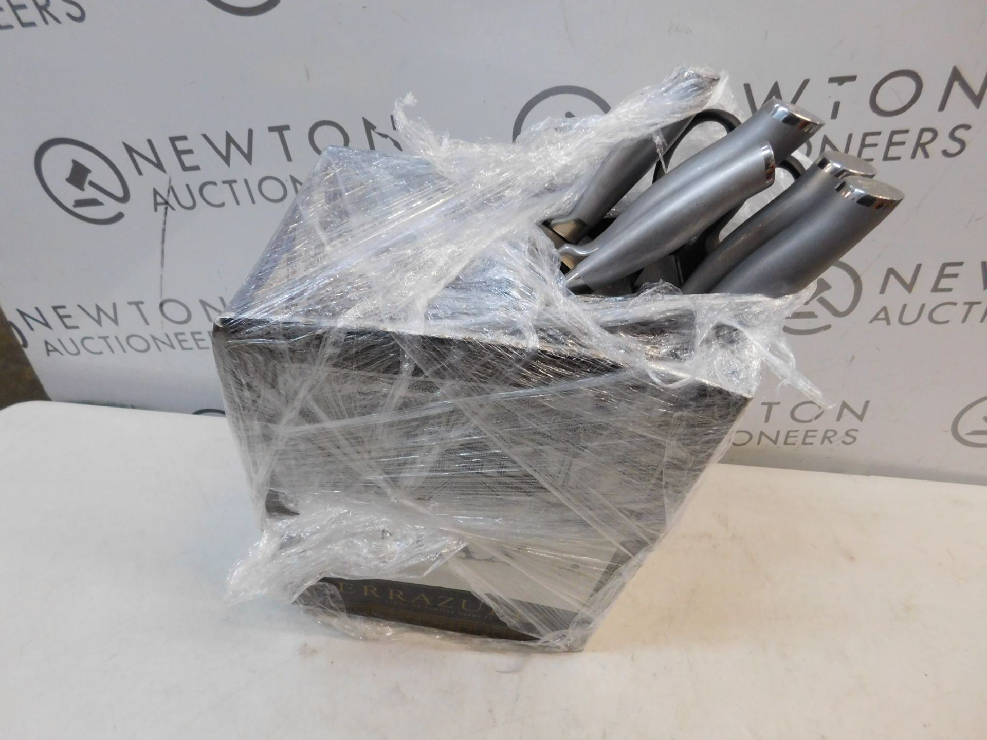 1 HENCKELS INTERNATIONAL 7 PIECE SELF SHARPENING MODERNIST KNIFE BLOCK RRP £129