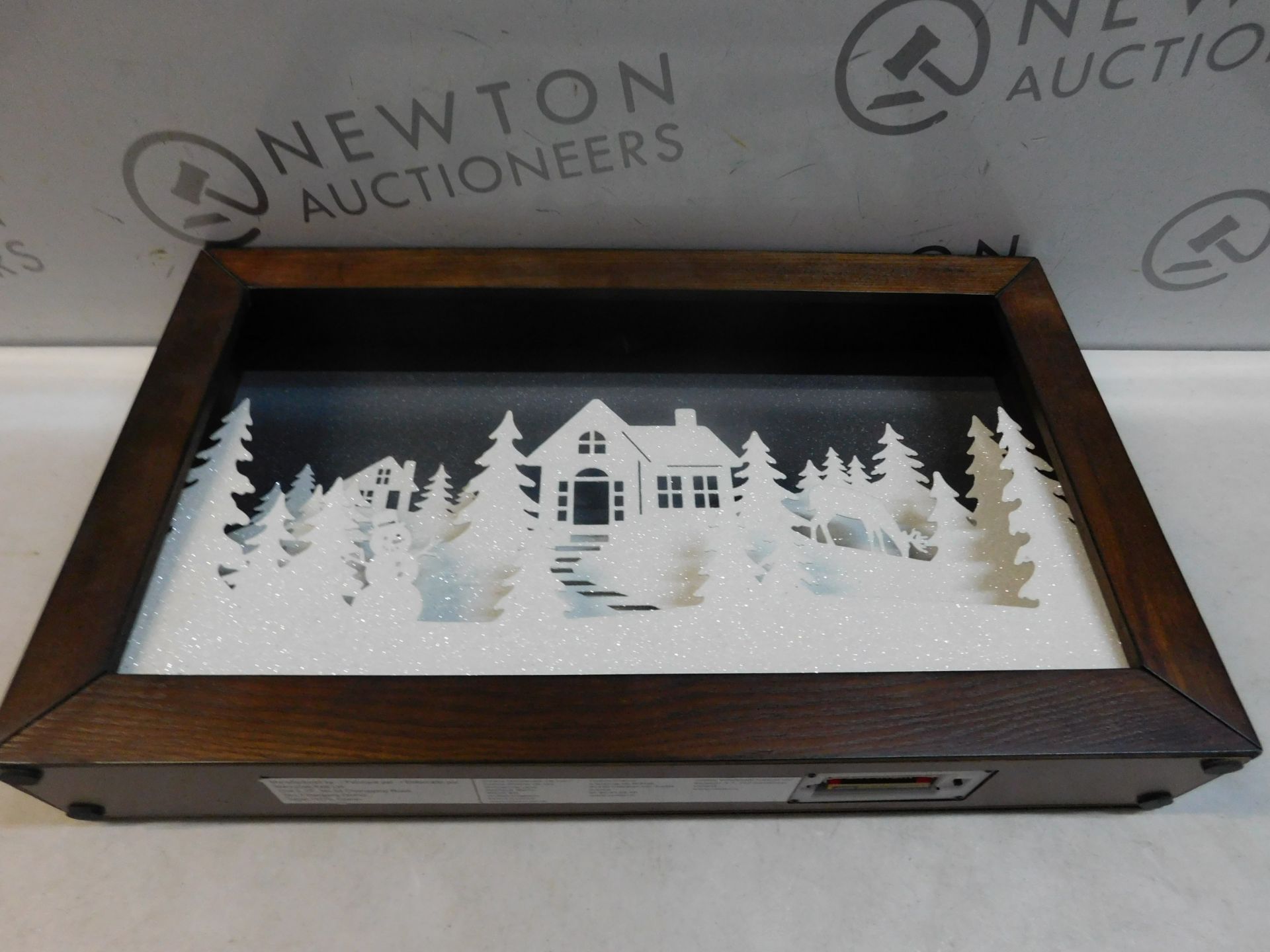 1 WINTER SCENE IN A WOODEN FRAME WITH 20 LED LIGHTS RRP Â£29