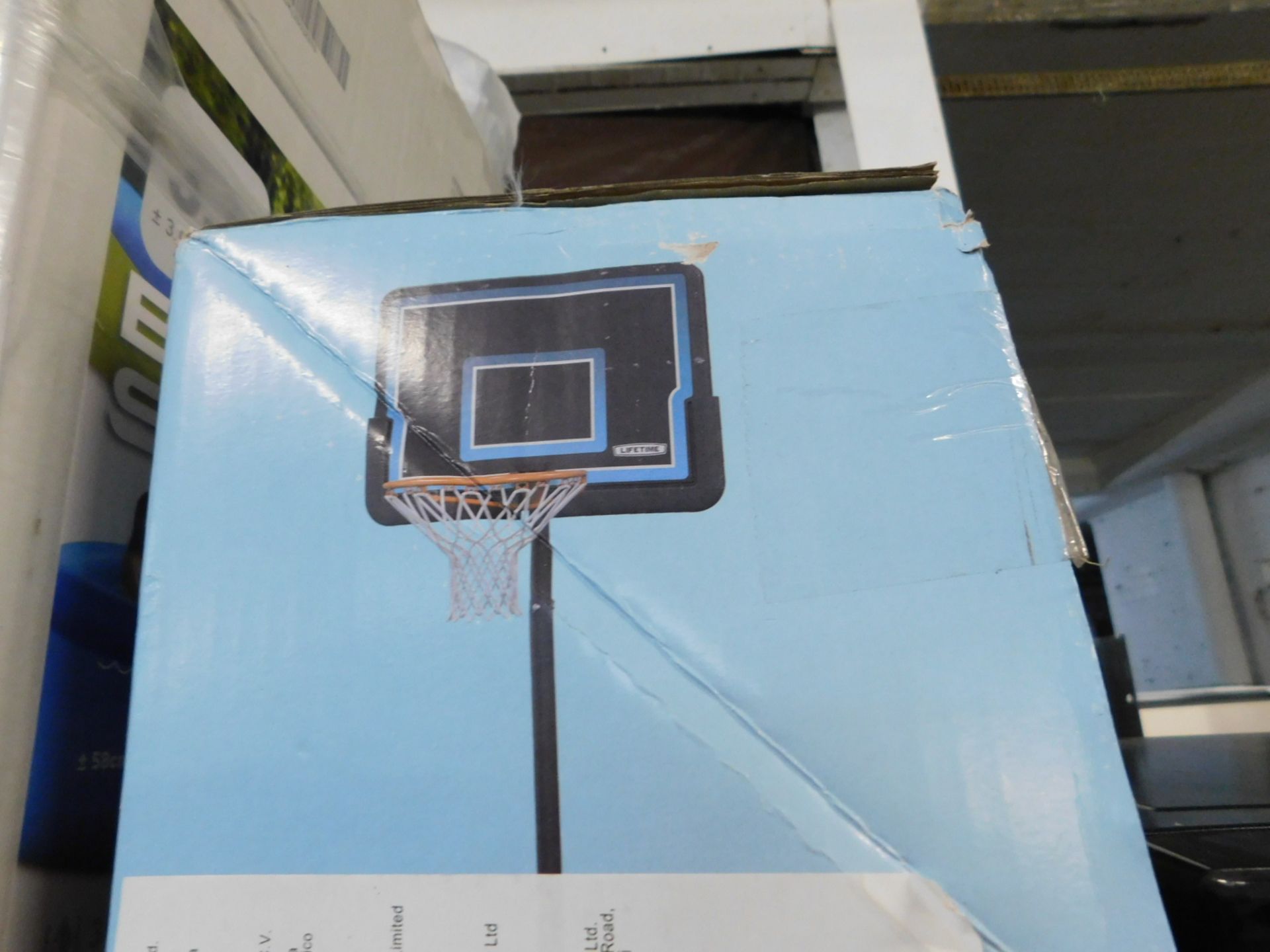 1 BOXED LIFETIME 32 INCH (81.28 CM) YOUTH PORTABLE BASKETBALL HOOP RRP Â£99 (PICTURES FOR