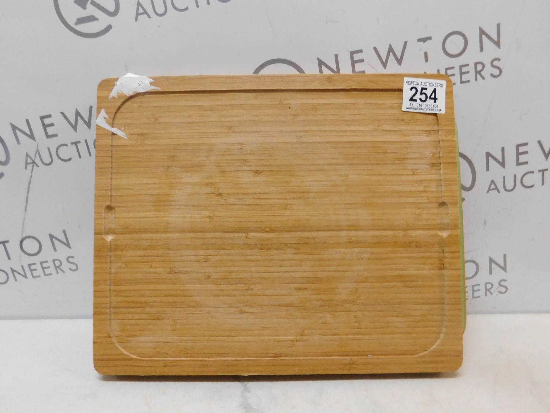 1 SEVILLE CLASSICS BAMBOO CHOPPING BOARD WITH 7 (APPROX) COLOUR-CODED MATS RRP Â£39.99