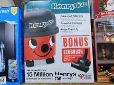 1 BOXED NUMATIC HENRY MICRO VACUUM CLEANER WITH ACCESSORIES RRP Â£199.99