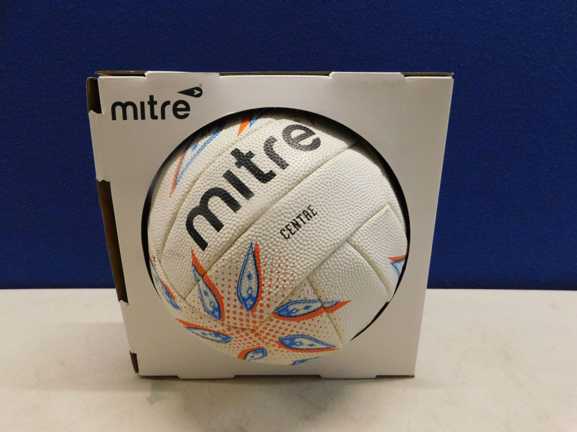 1 BOXED MITRE CENTRE NETBALL RRP Â£14.99