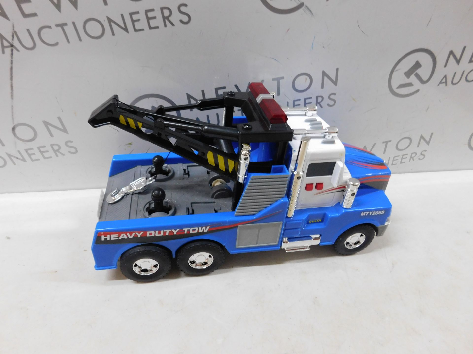 1 MIGHTY MOTORISED VEHICLES TOW TRUCK (3+ YEARS) RRP Â£34.99