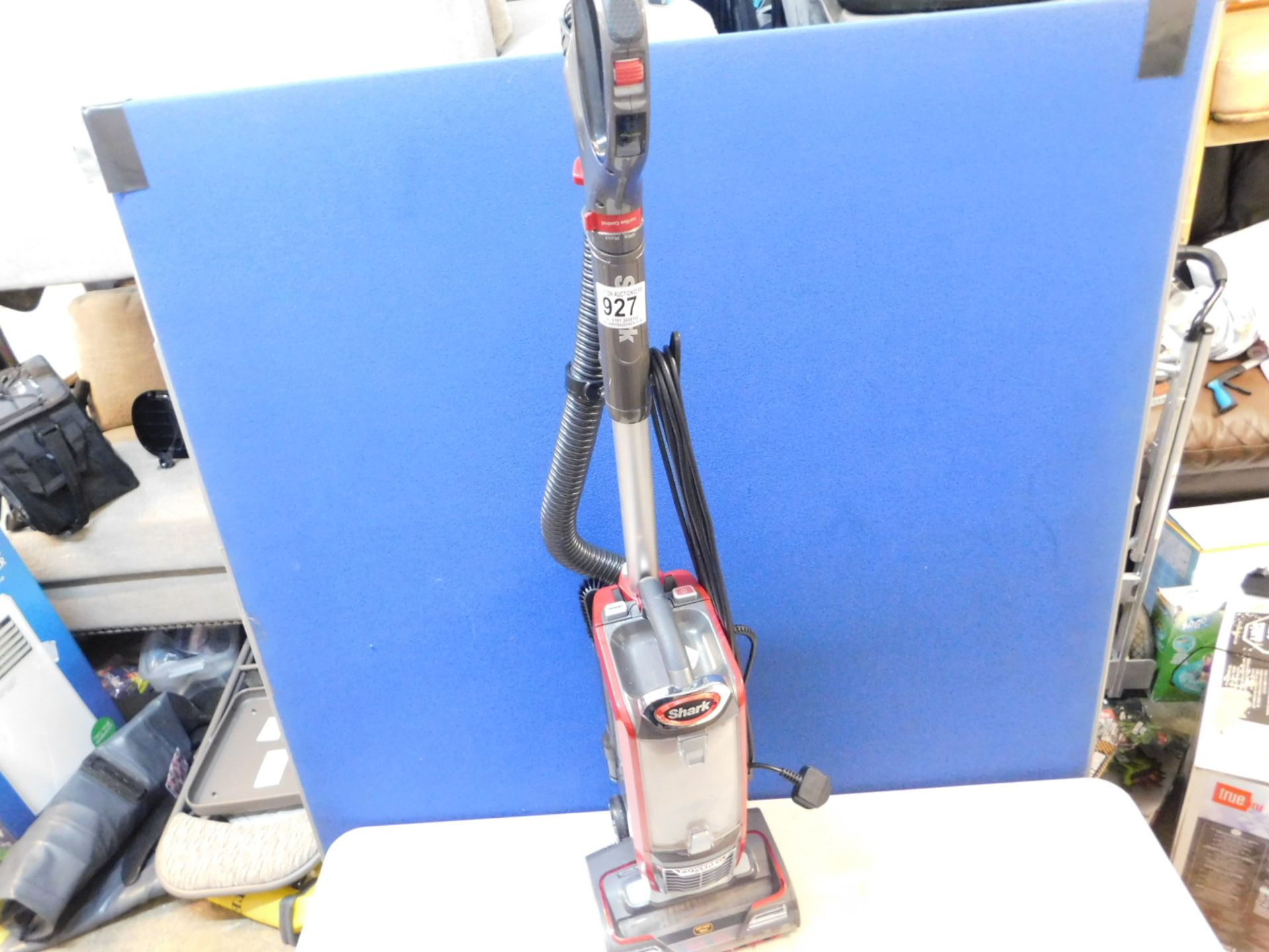 1 SHARK NV680 POWERED LIFT-AWAY SPEED UPRIGHT VACUUM CLEANER RRP Â£299