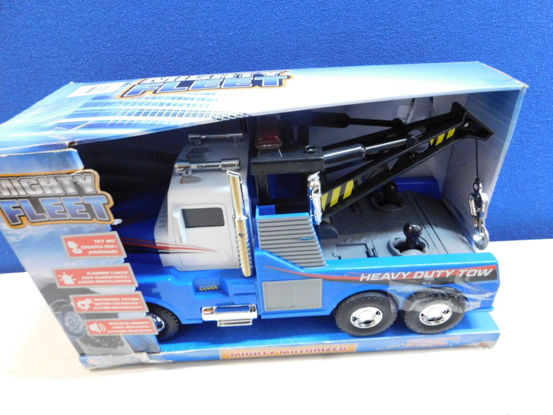 1 BOXED MIGHTY MOTORISED VEHICLES TOW TRUCK (3+ YEARS) RRP Â£34.99