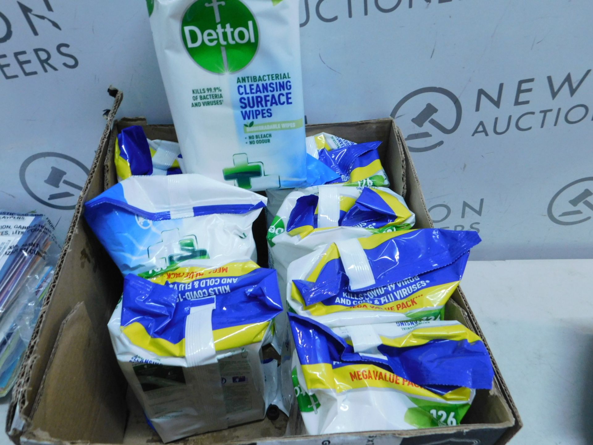 1 SET OF 8 DETTOL ANTIBACTERIAL CLEANSING SURFACE WIPES RRP Â£19