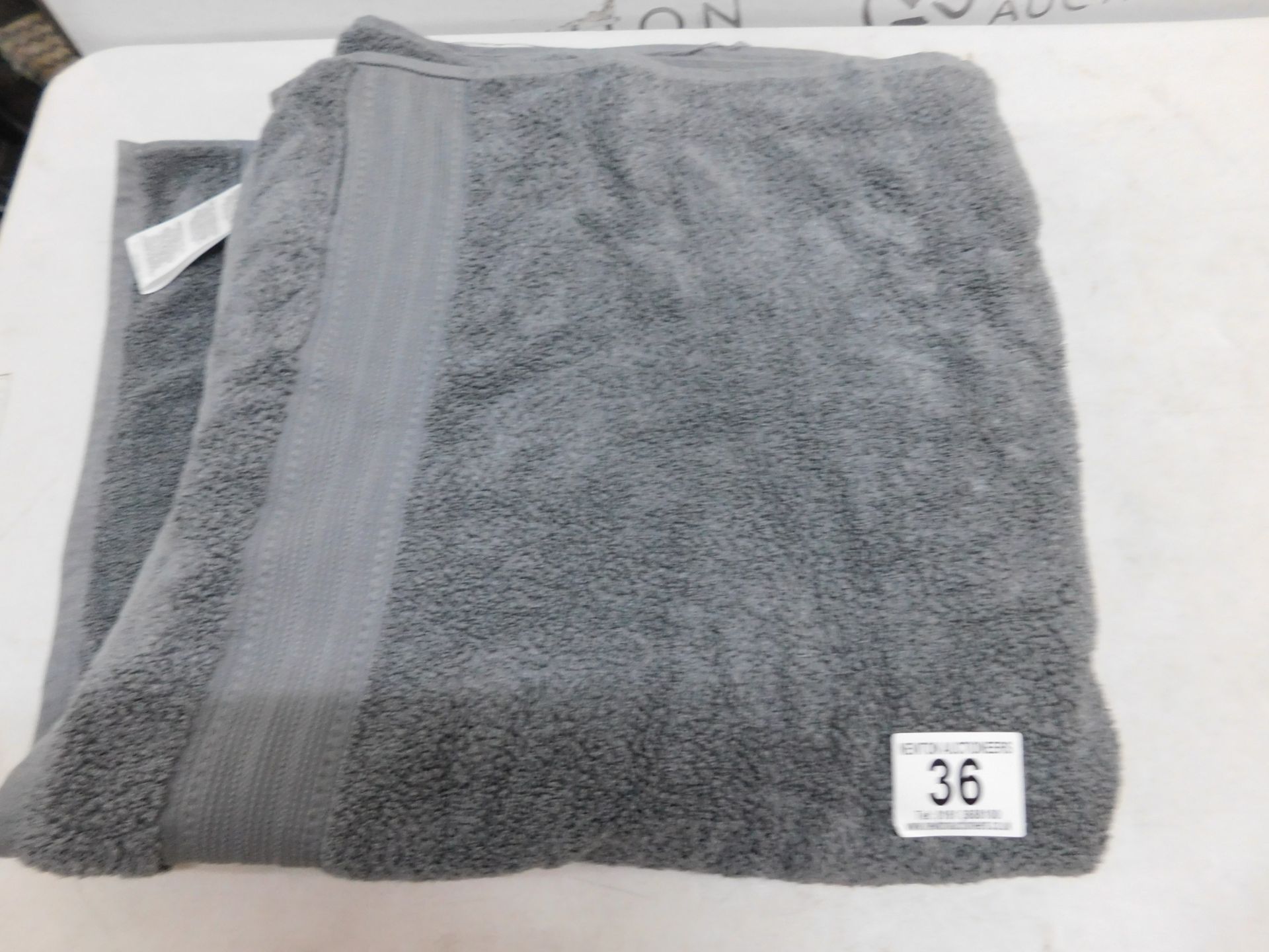 1 CHARISMA LUXURIOUS GRAY BATH TOWEL RRP Â£19