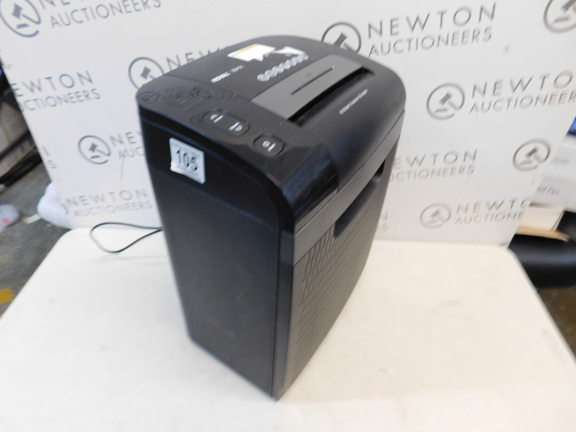 1 ROYAL 16MX 16-SHEET HEAVY DUTY CROSS CUT SHREDDER RRP Â£129.99