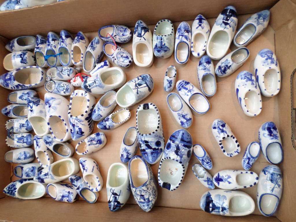 Box of miniature Delft clogs (approx 60 pieces)