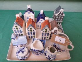 Sel. of miniature Delft miniatures incl. 8 houses etc.
