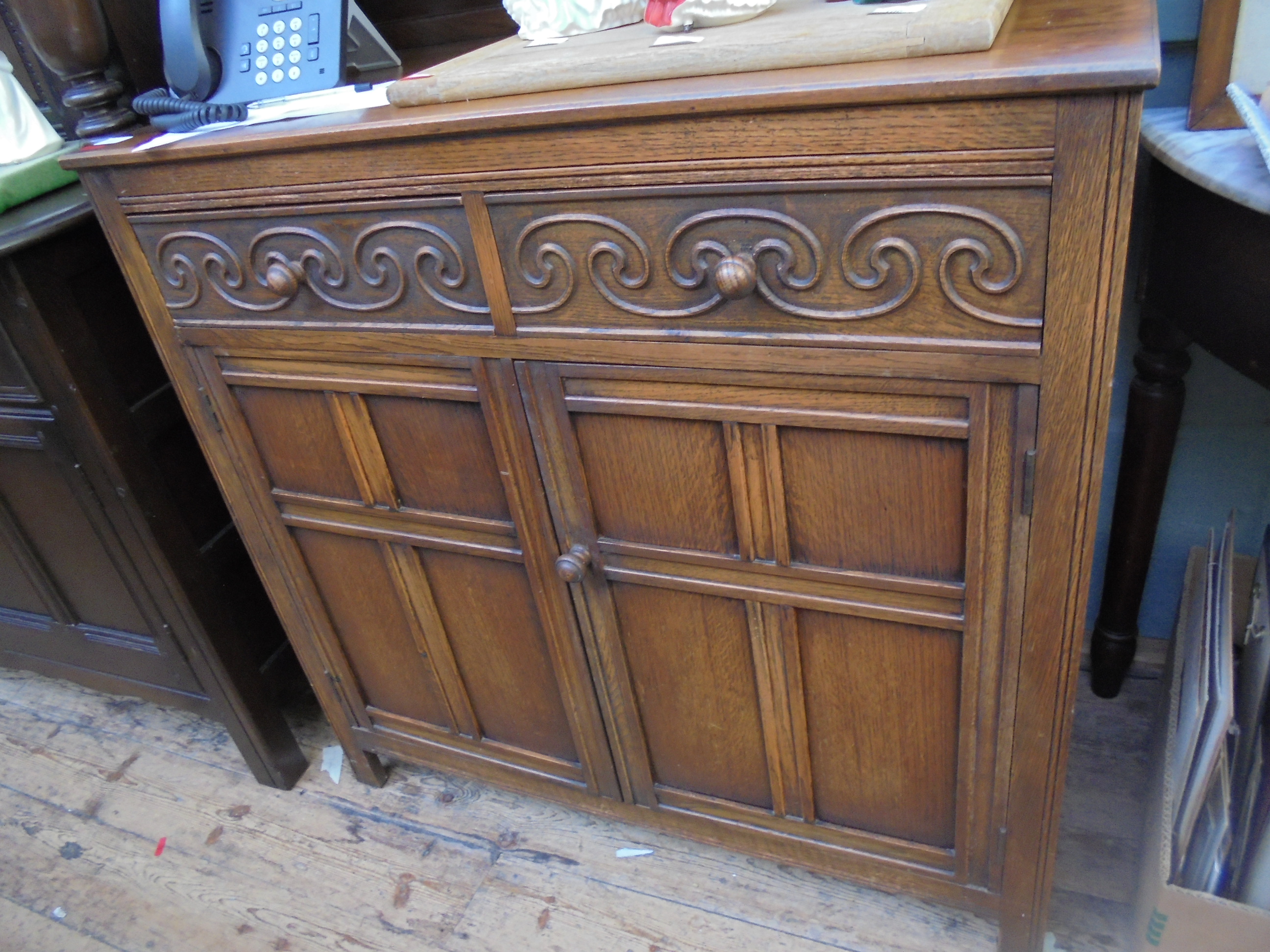 Mid 20th century oak sideboard with upper display gallery, - Image 2 of 2