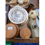 Magpie lot incl. a pair of brown Hornsea Pottery storage jars, mixed plates, etc.(19 pieces)