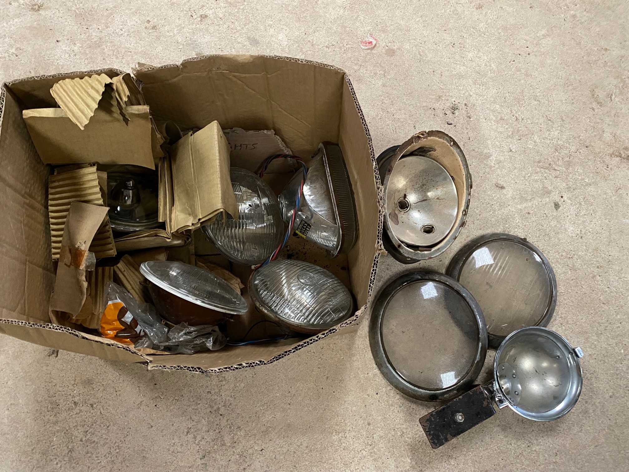 A box of mostly n.o.s. rubber door seals, rubber grommits etc, a box of lamps, sealed beam including - Image 2 of 4