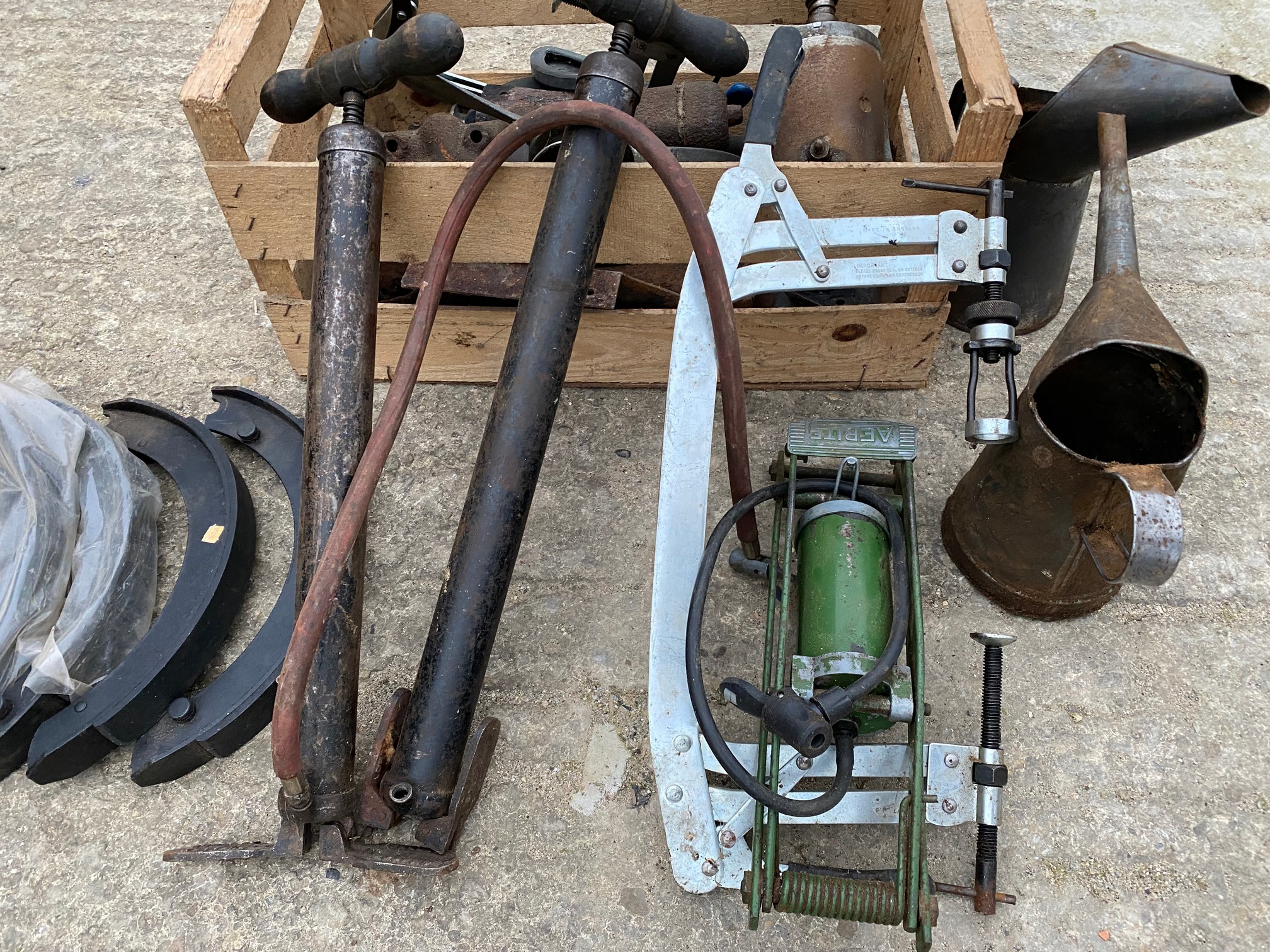 A quantity of assorted Riley parts including a silent third gearbox top and lever, workshop tools - Image 3 of 3