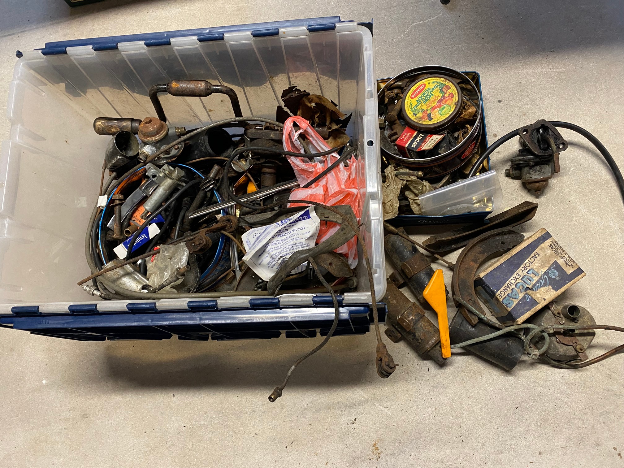 A quantity of assorted Austin 10 Cambridge parts.