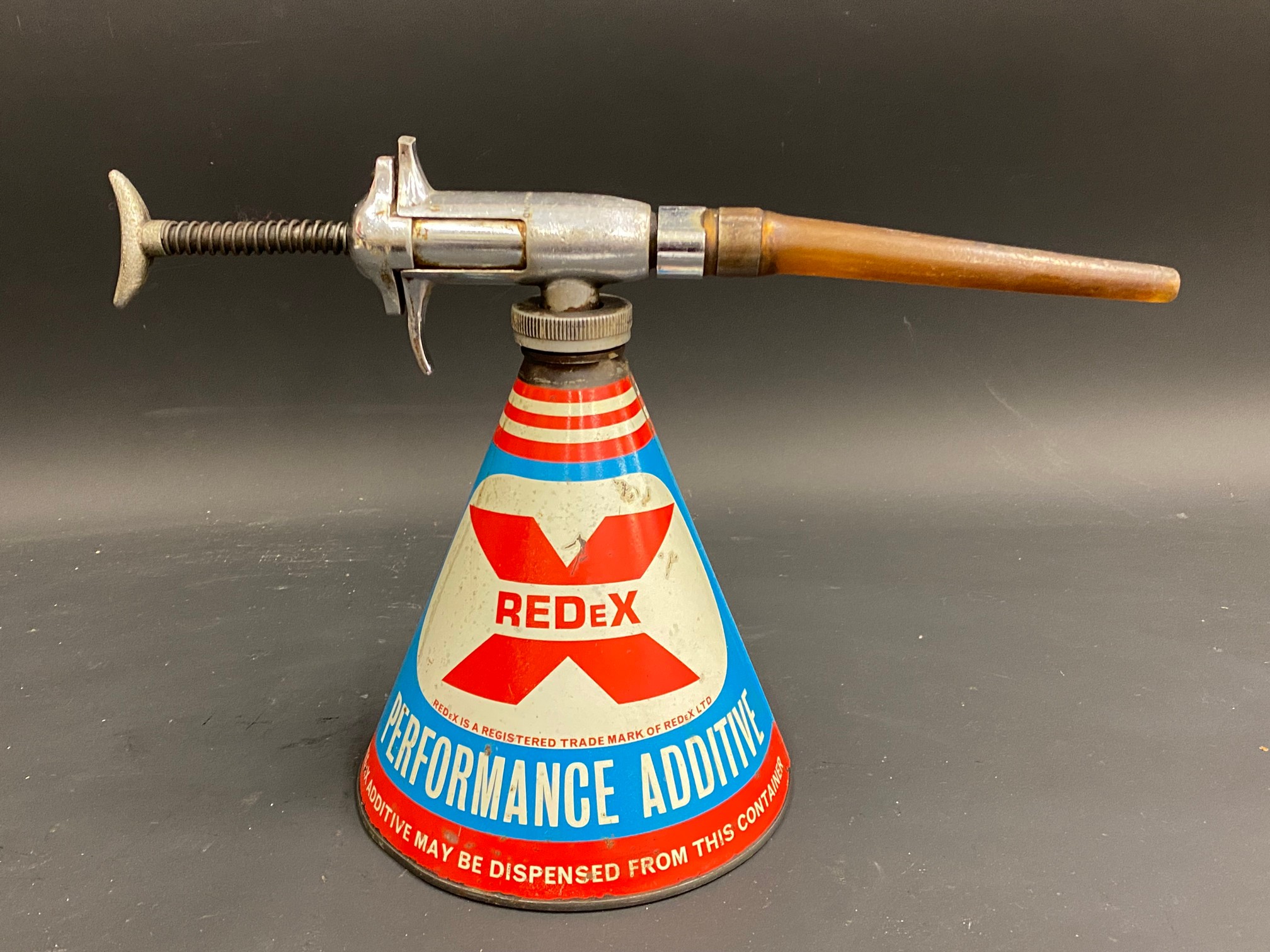 A Redex conical dispensing gun.