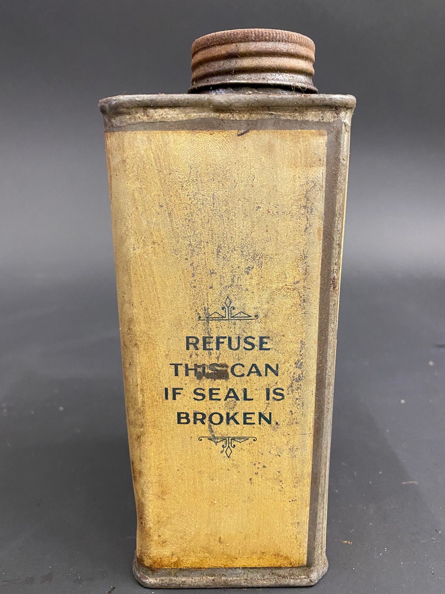 An early Filtrate quart oil can. - Image 2 of 6