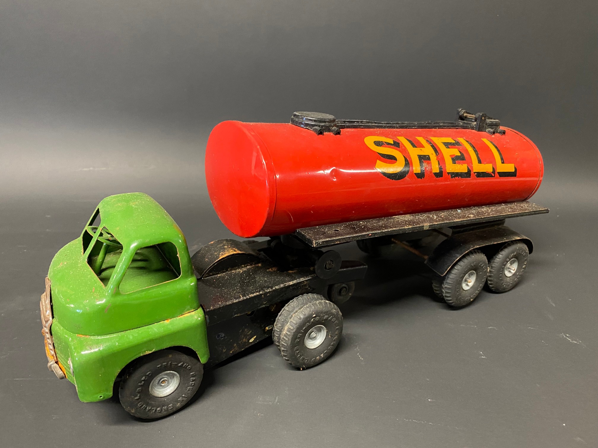A Tri-ang Minic Toys model of an articulated petrol tanker in Shell BP livery.