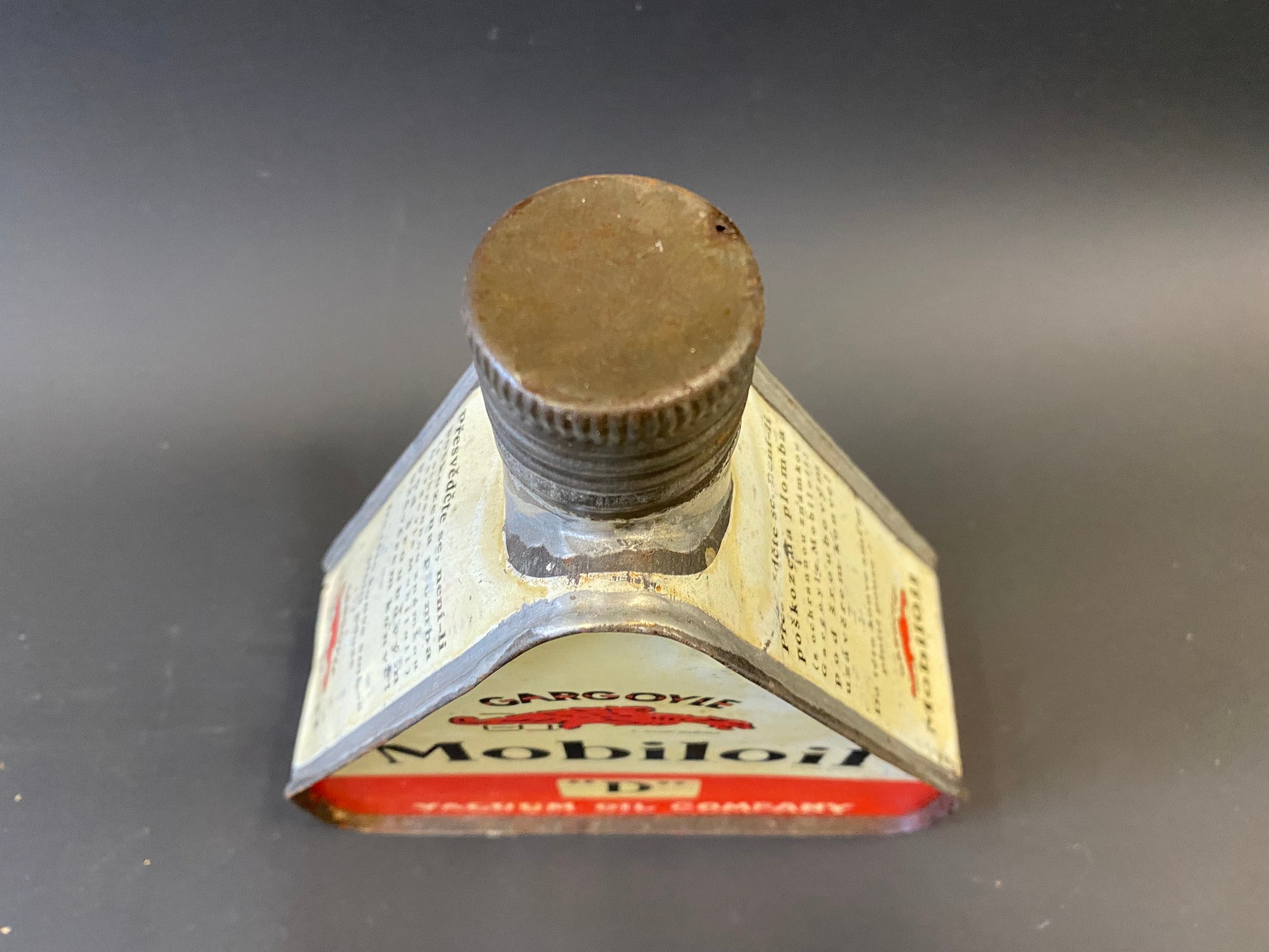 A Continental Gargoyle Mobiloil triangular 'D' grade can. - Image 5 of 6