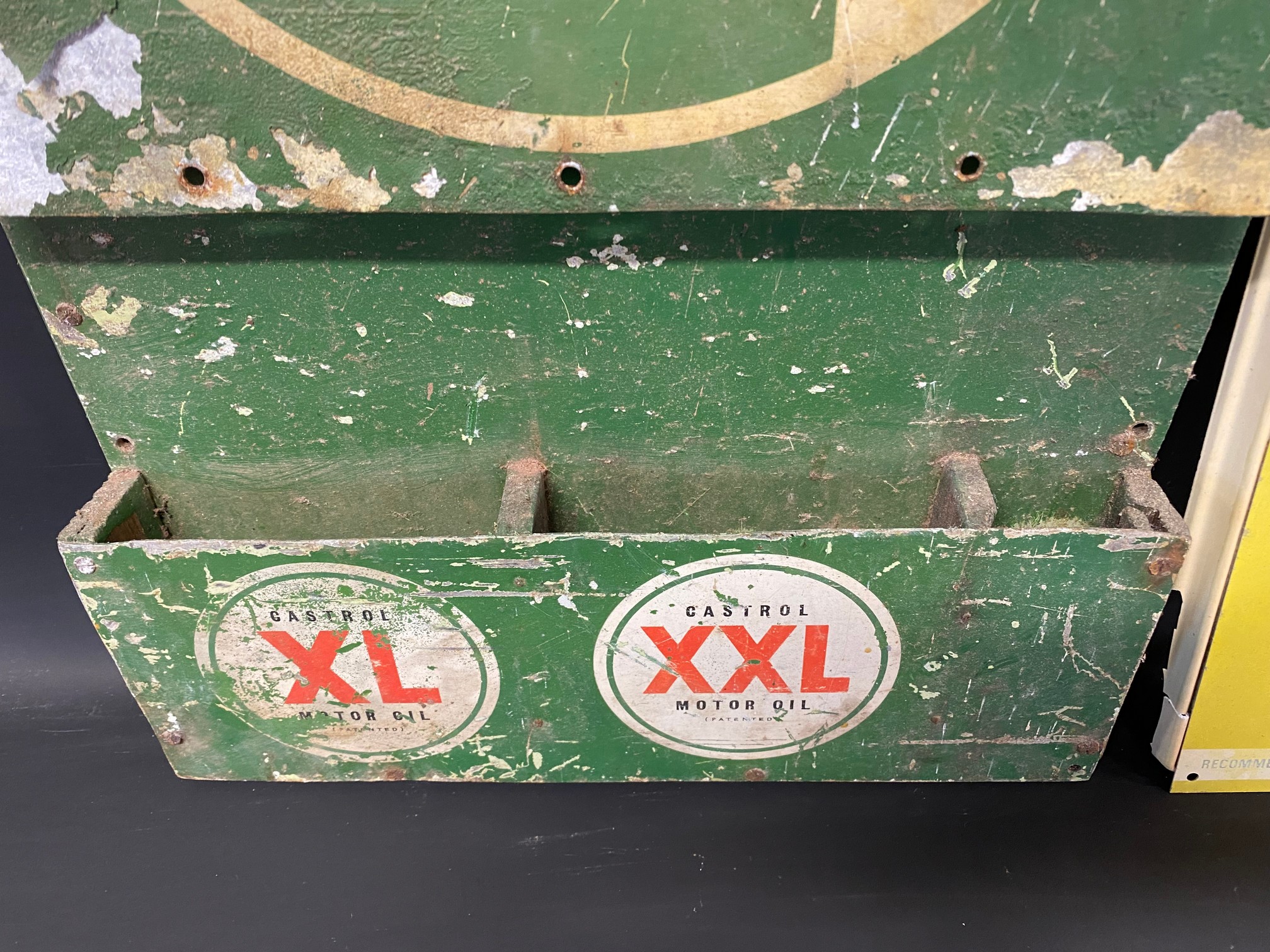 An unusual Wakefield Castrol wall mounted rack and a small Duckhams 20-50 thermometer. - Image 3 of 4