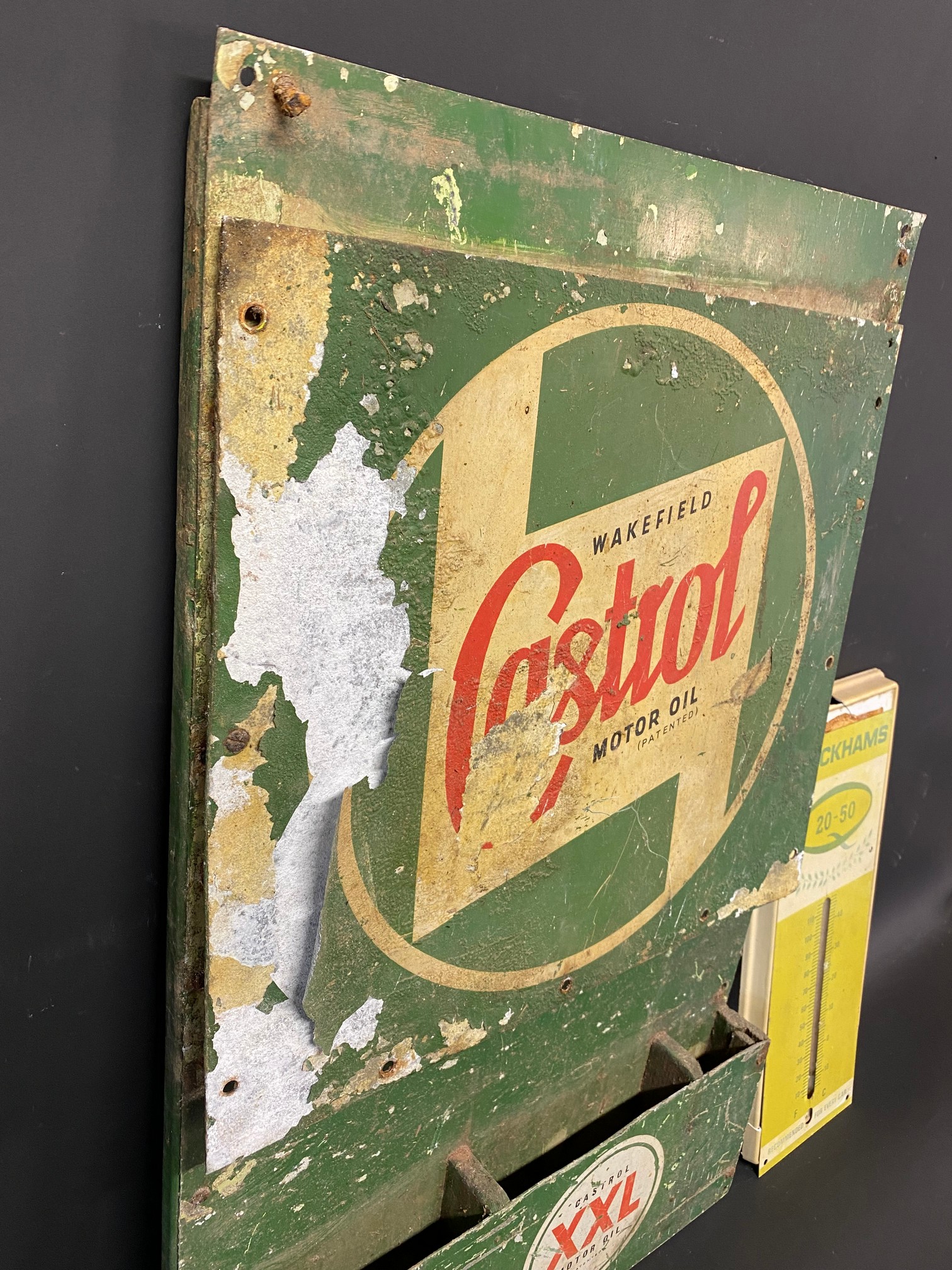 An unusual Wakefield Castrol wall mounted rack and a small Duckhams 20-50 thermometer. - Image 4 of 4