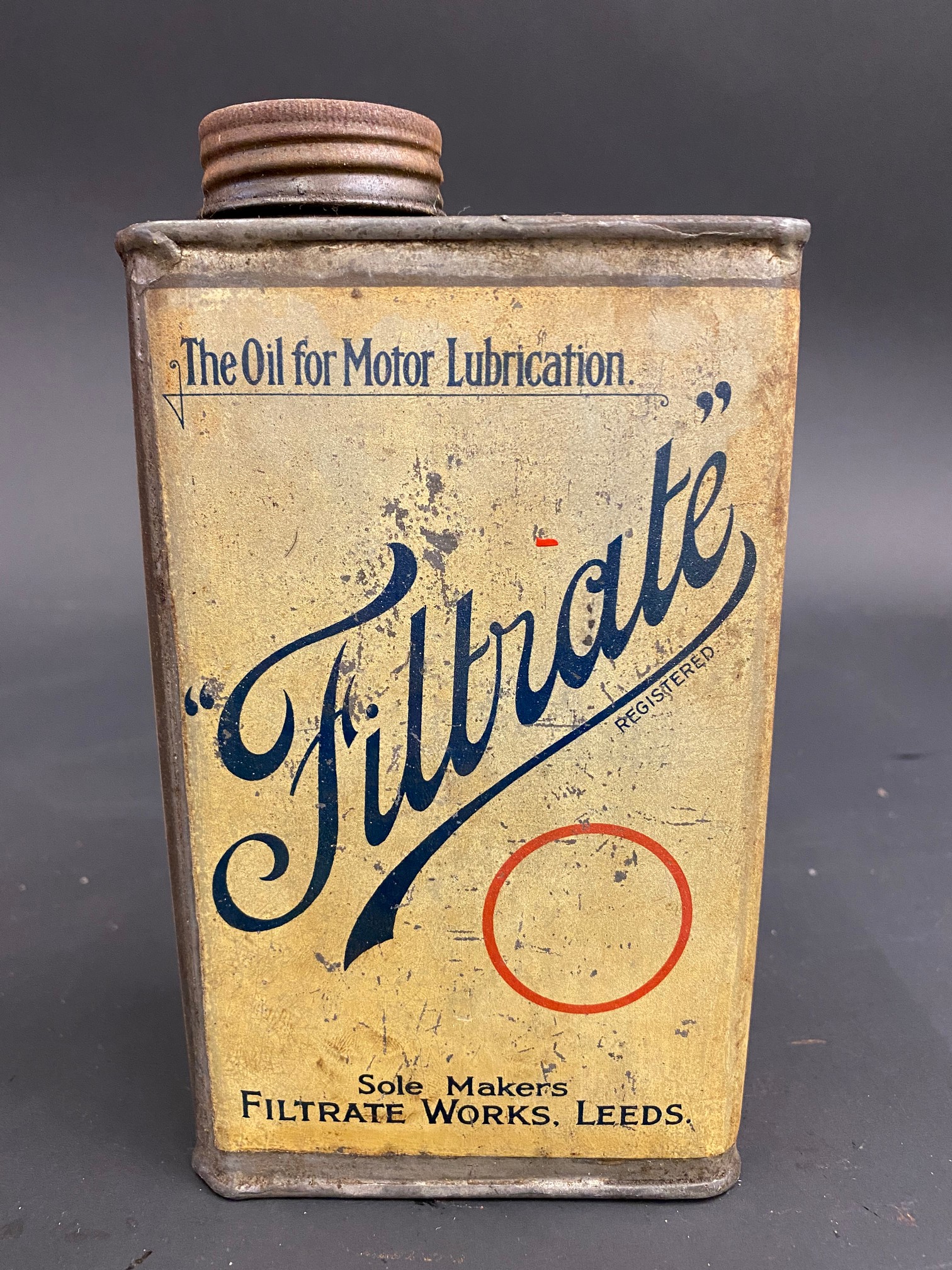 An early Filtrate quart oil can.