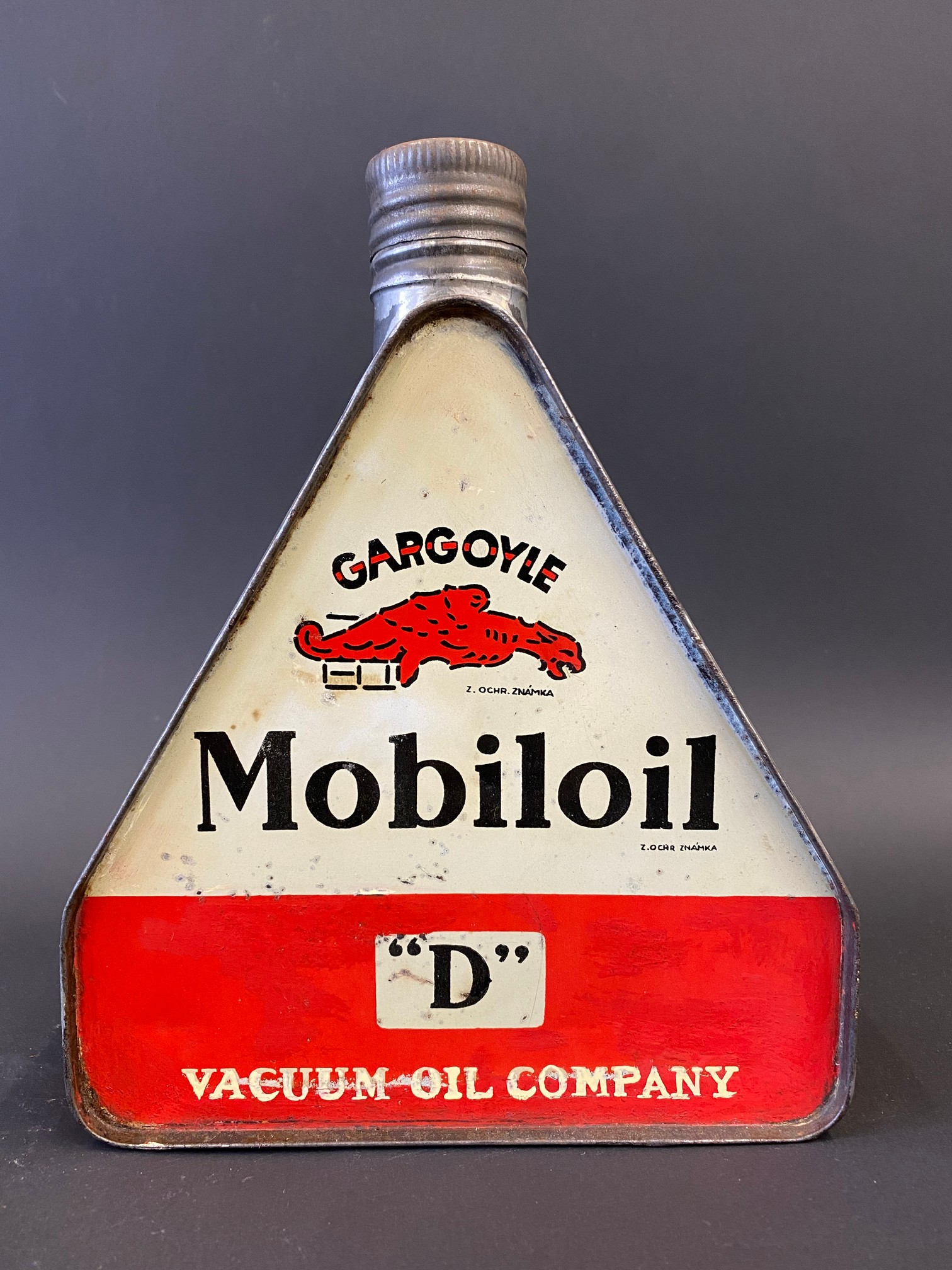 A Continental Gargoyle Mobiloil triangular 'D' grade can. - Image 3 of 6