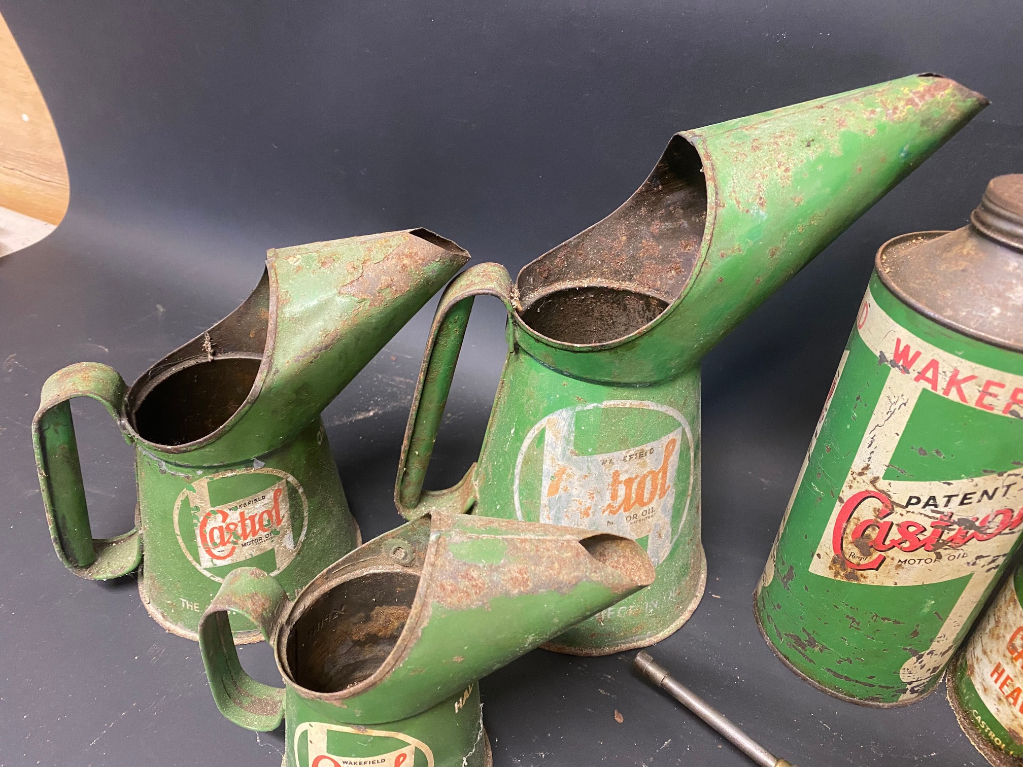 A quantity of Castrol oil cans and measures. - Image 4 of 4