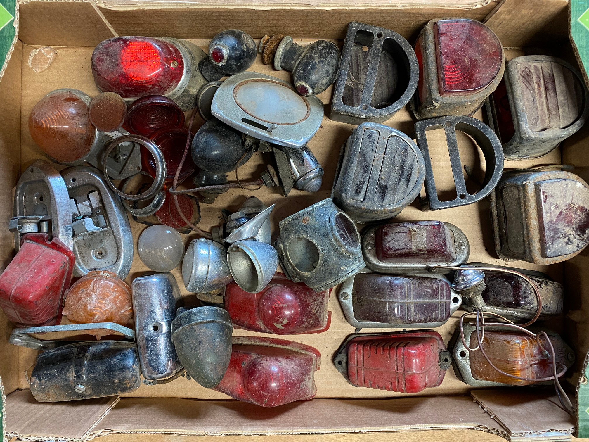 A tray of assorted lamps including D-shaped rear lamps.