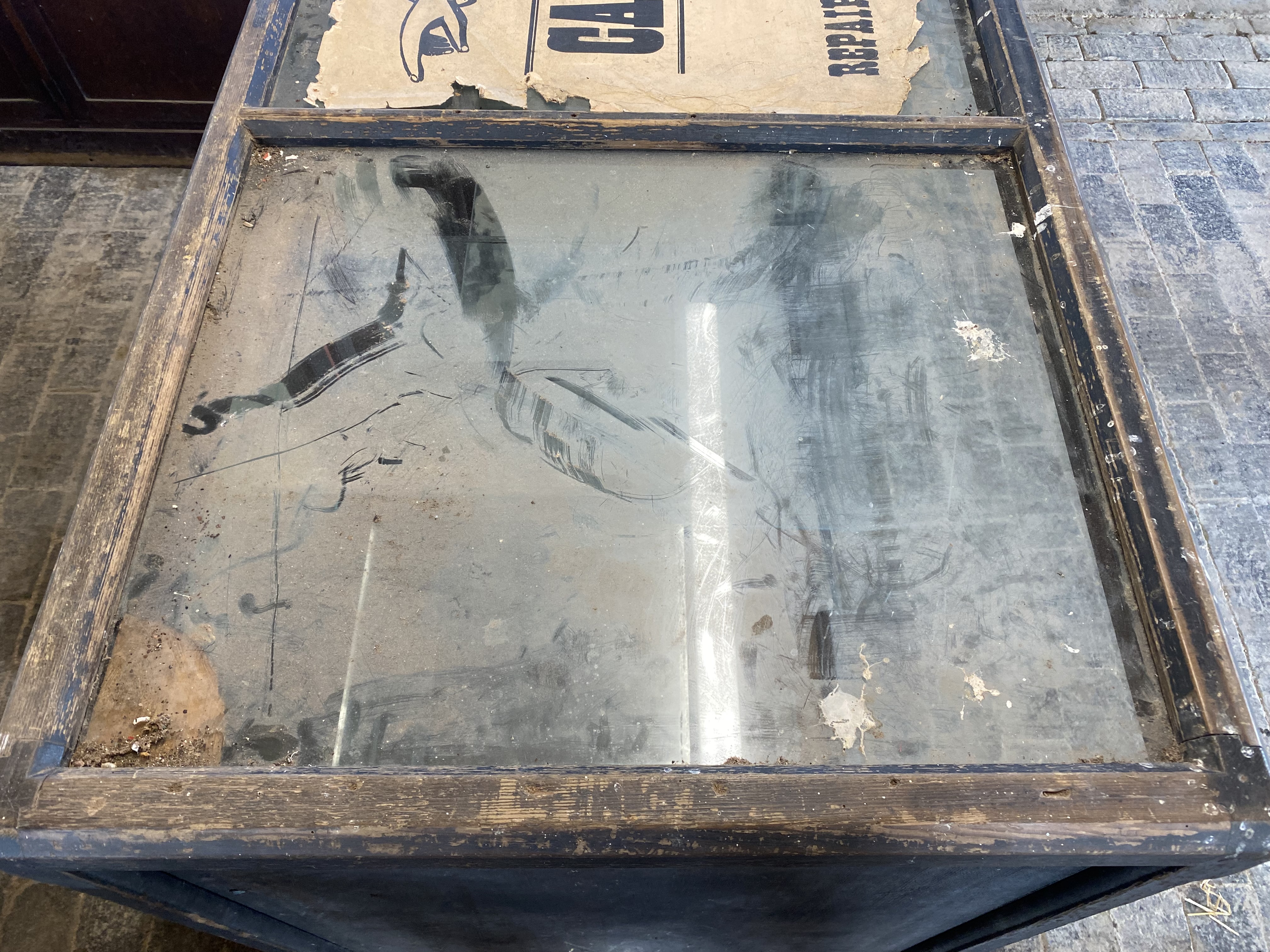 A large Edwardian mirror backed glass and wooden framed display cabinet, with two rear opening - Image 4 of 7