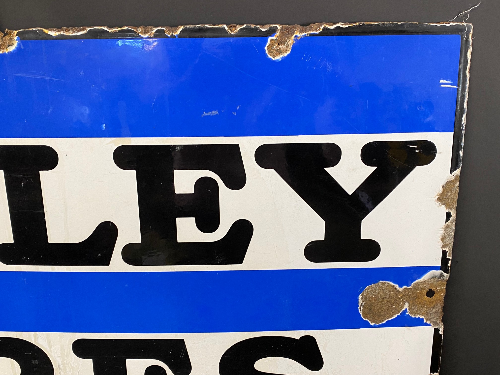 A Henley Tyres enamel sign, unusually still retaining pediment, 39 x 24". - Image 5 of 7