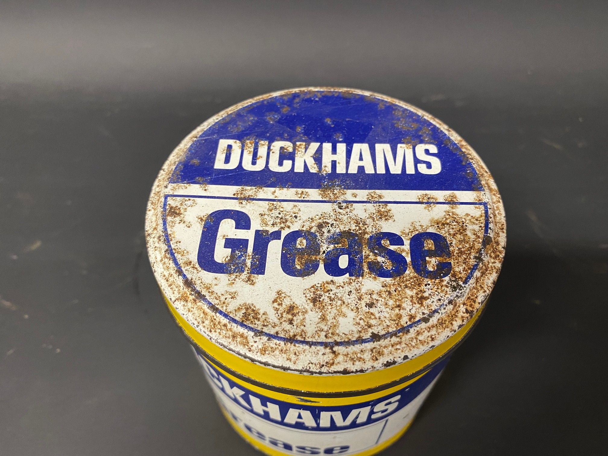 A Duckhams Grease tin. - Image 3 of 4