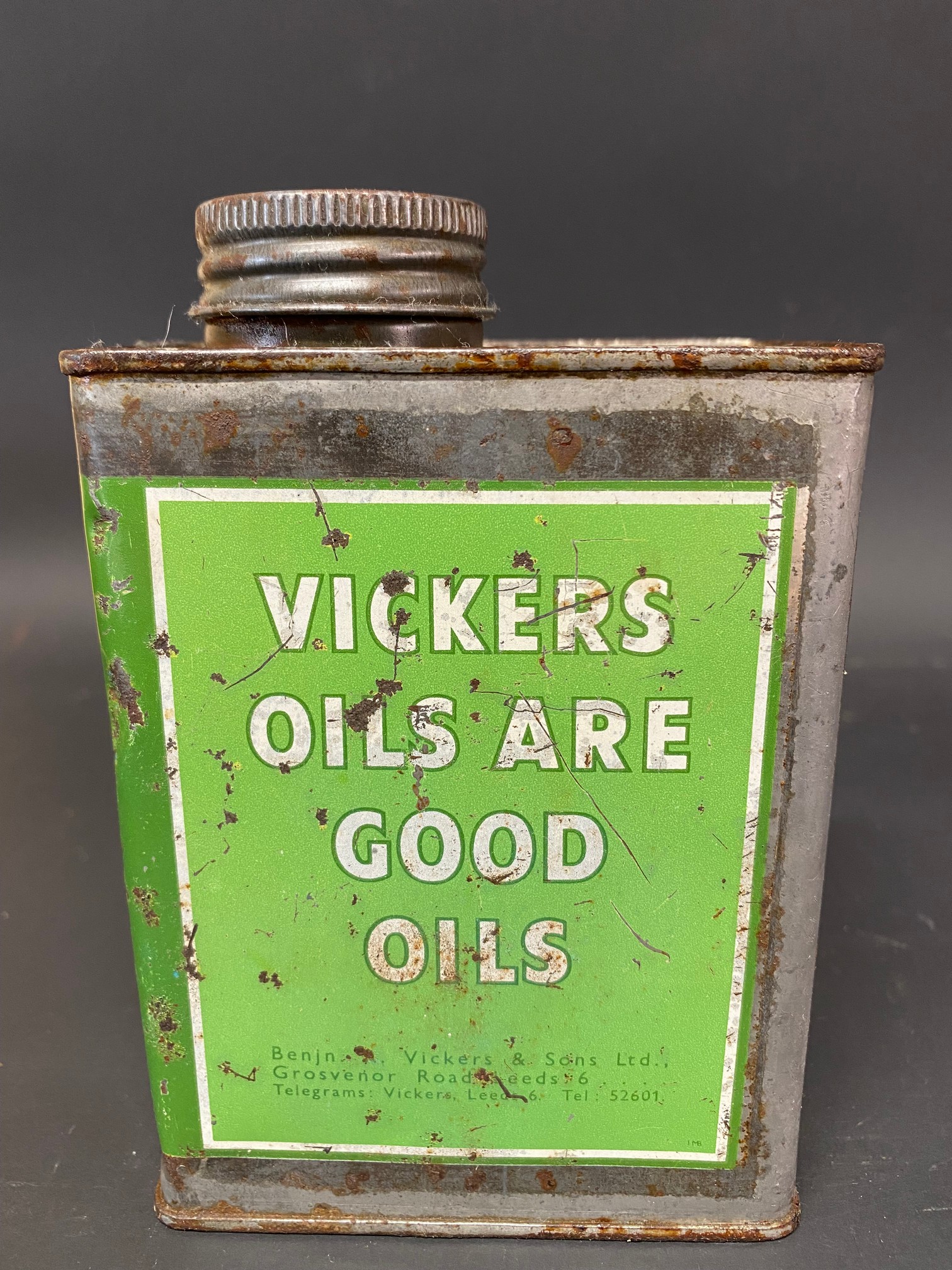 A Vickers Oils rectangular pint can. - Image 3 of 6