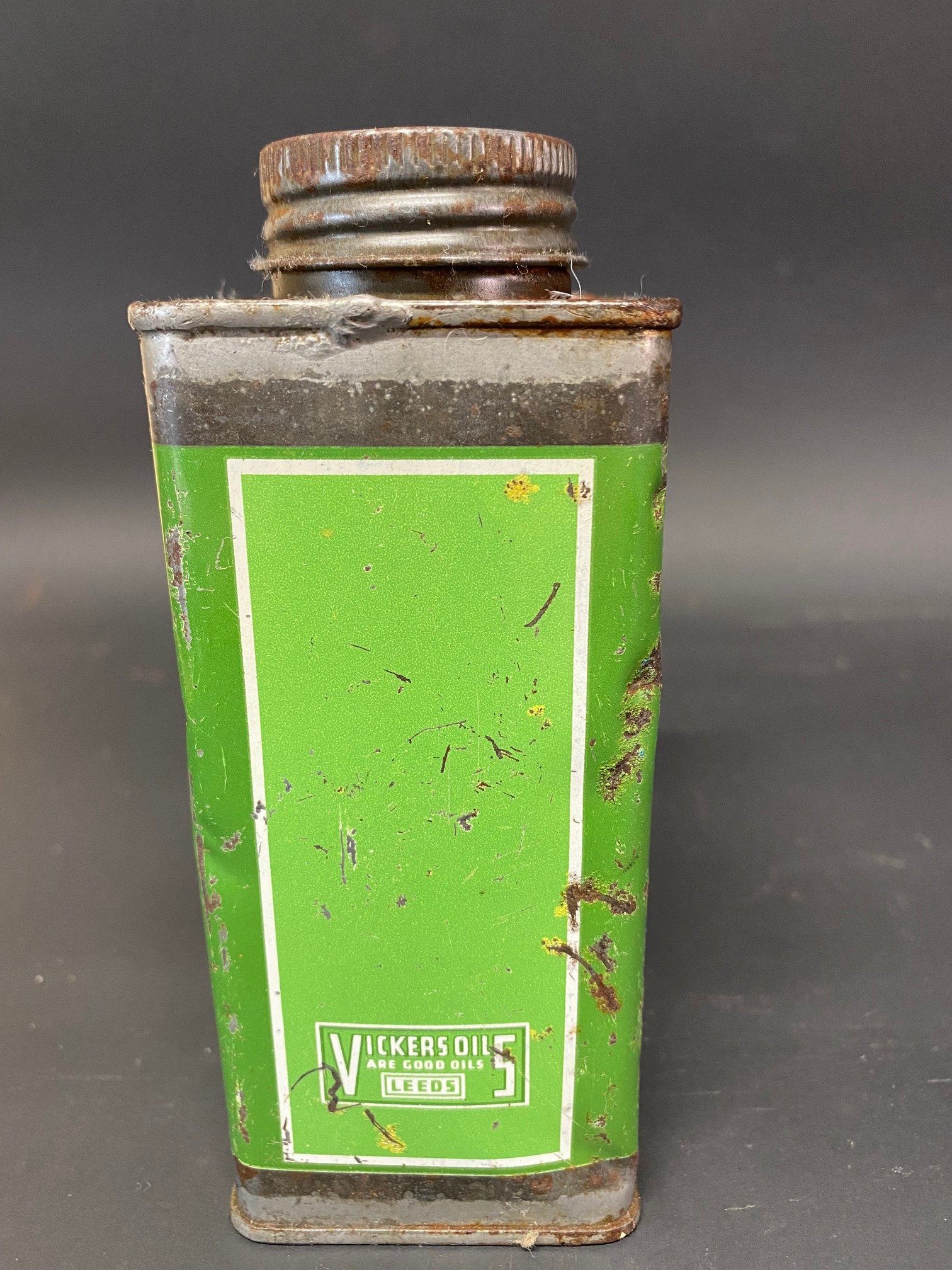 A Vickers Oils rectangular pint can. - Image 4 of 6