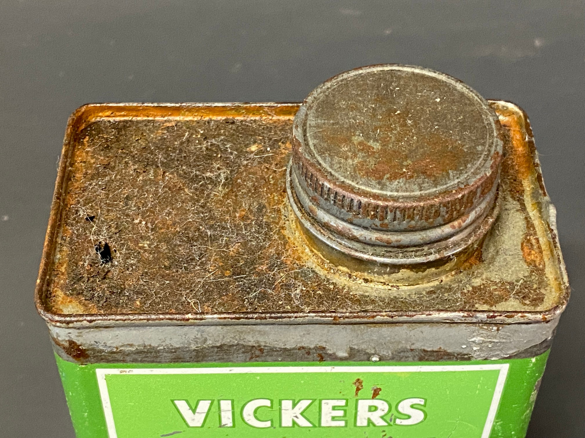 A Vickers Oils rectangular pint can. - Image 5 of 6