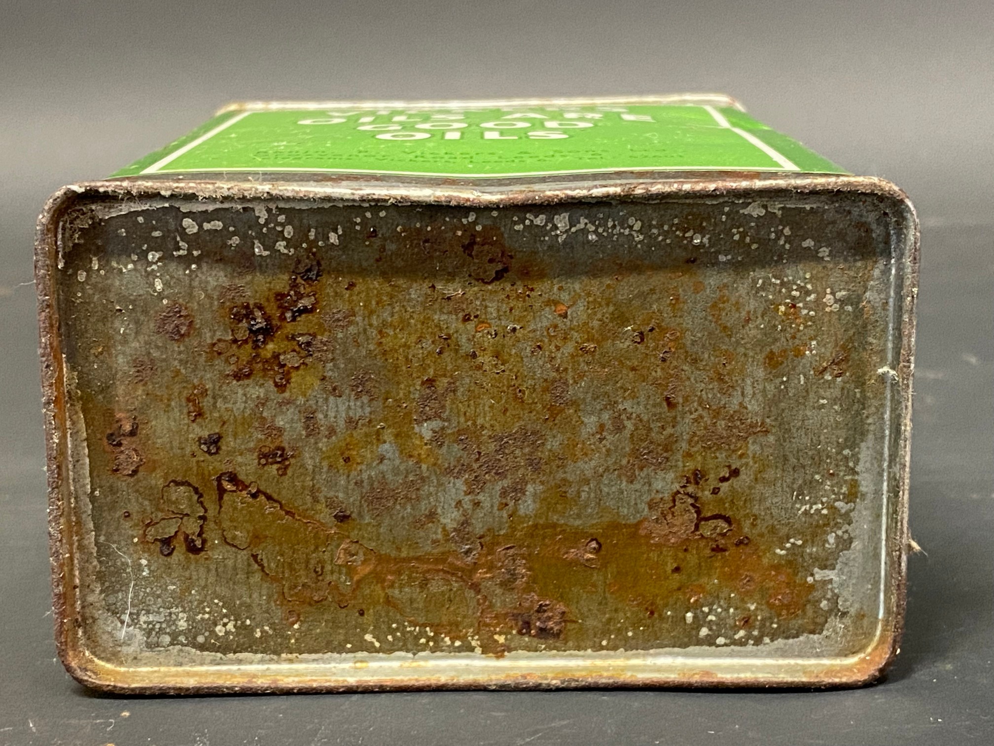 A Vickers Oils rectangular pint can. - Image 6 of 6