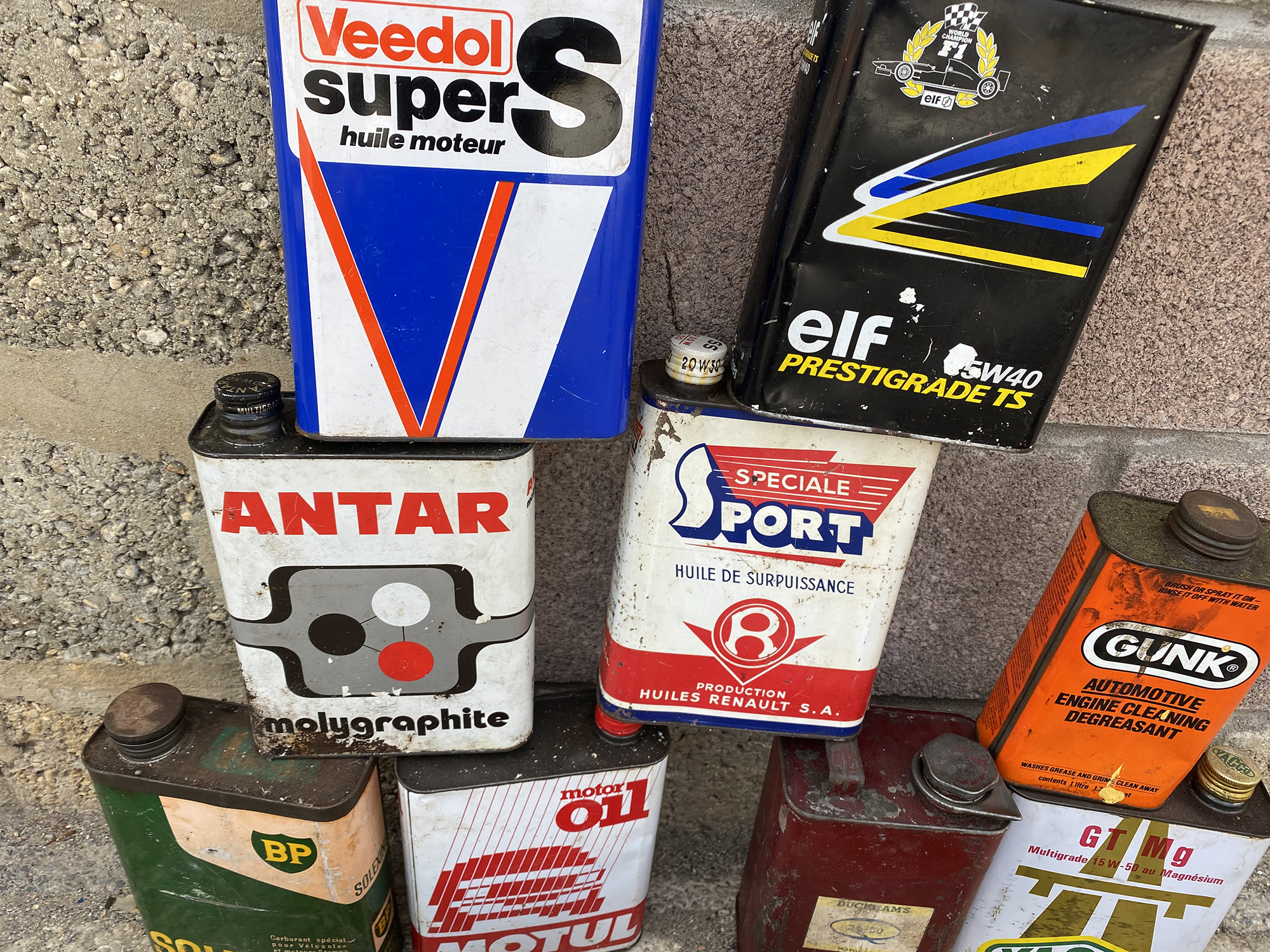 A selection of assorted oil cans and other tins including Dunlop puncture repair outfit tins etc. - Image 4 of 4