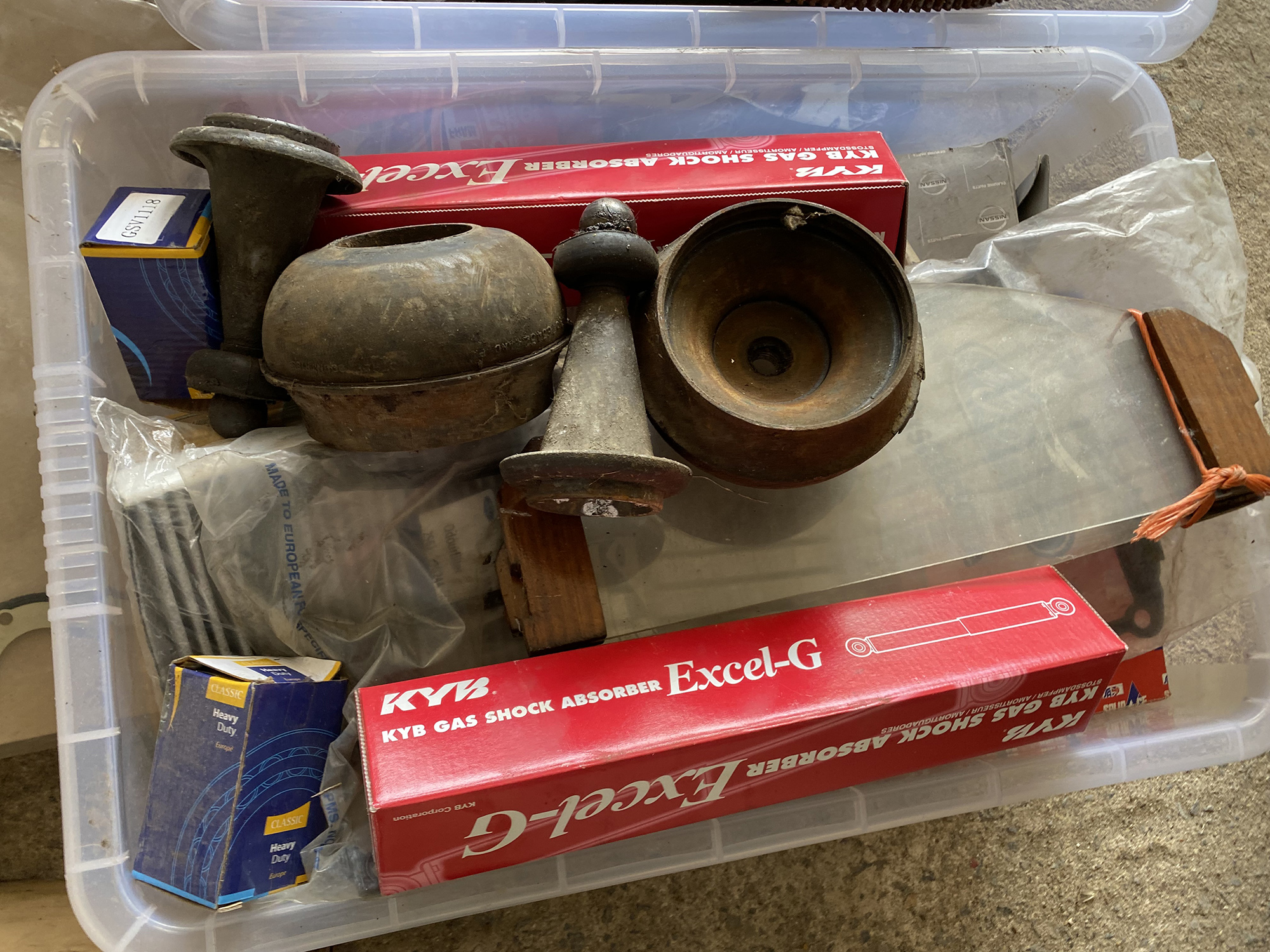 An autojumbler's lot of assorted parts, some new old stock. - Image 4 of 4