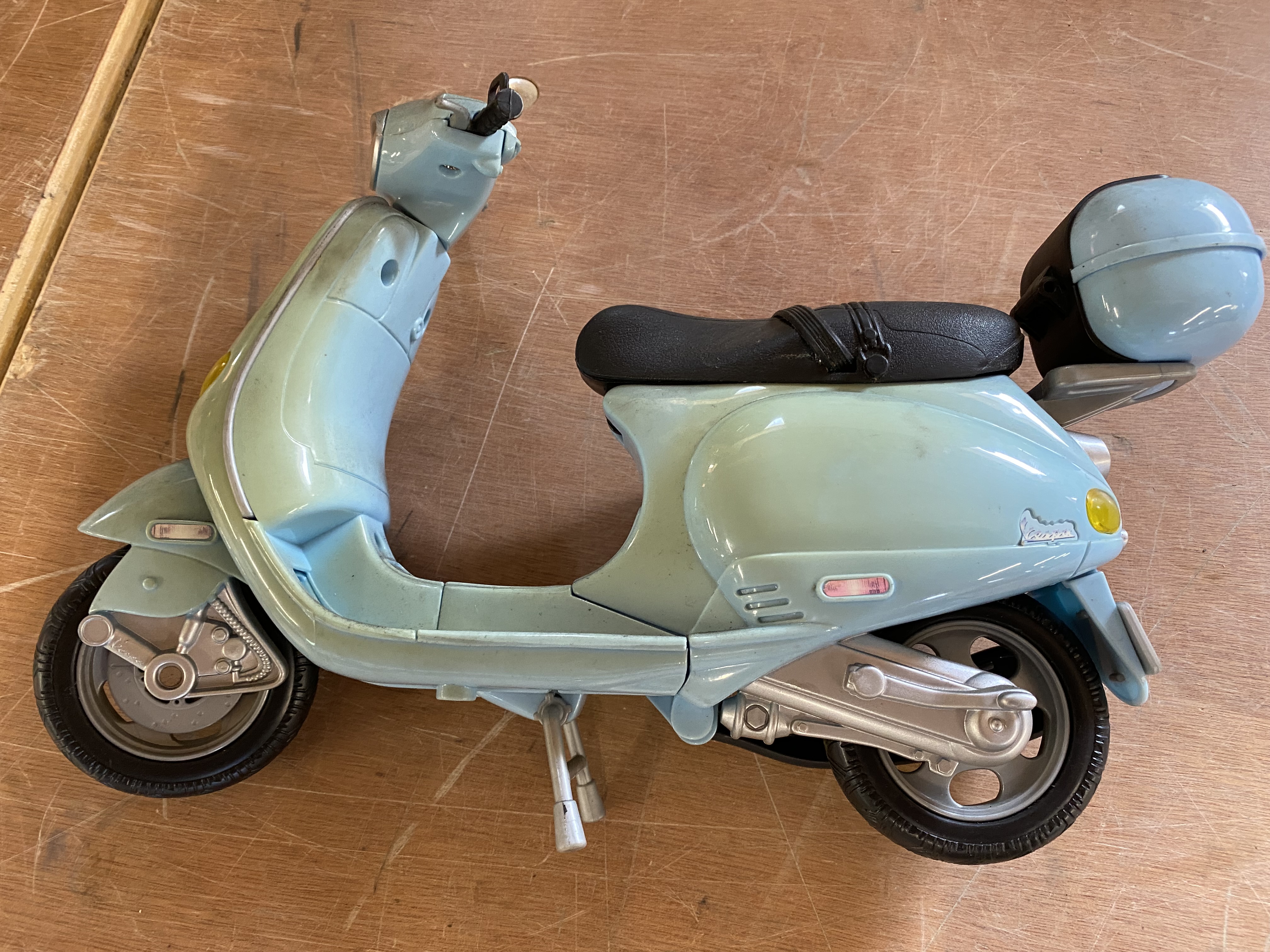 A Barbie plastic model of a Vespa scooter by Mattel plus a resin model of a Vespa. - Image 4 of 4