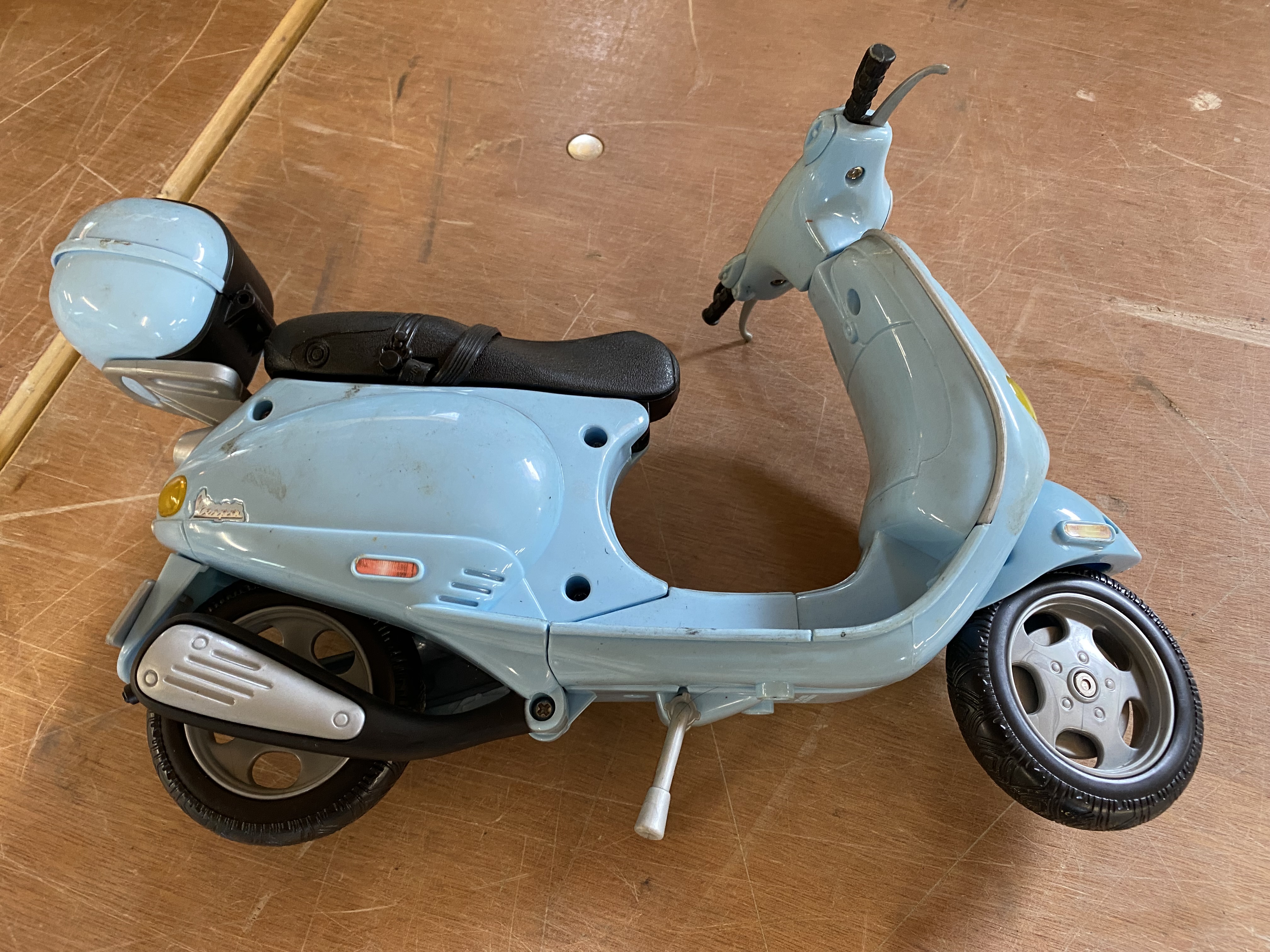 A Barbie plastic model of a Vespa scooter by Mattel plus a resin model of a Vespa. - Image 3 of 4