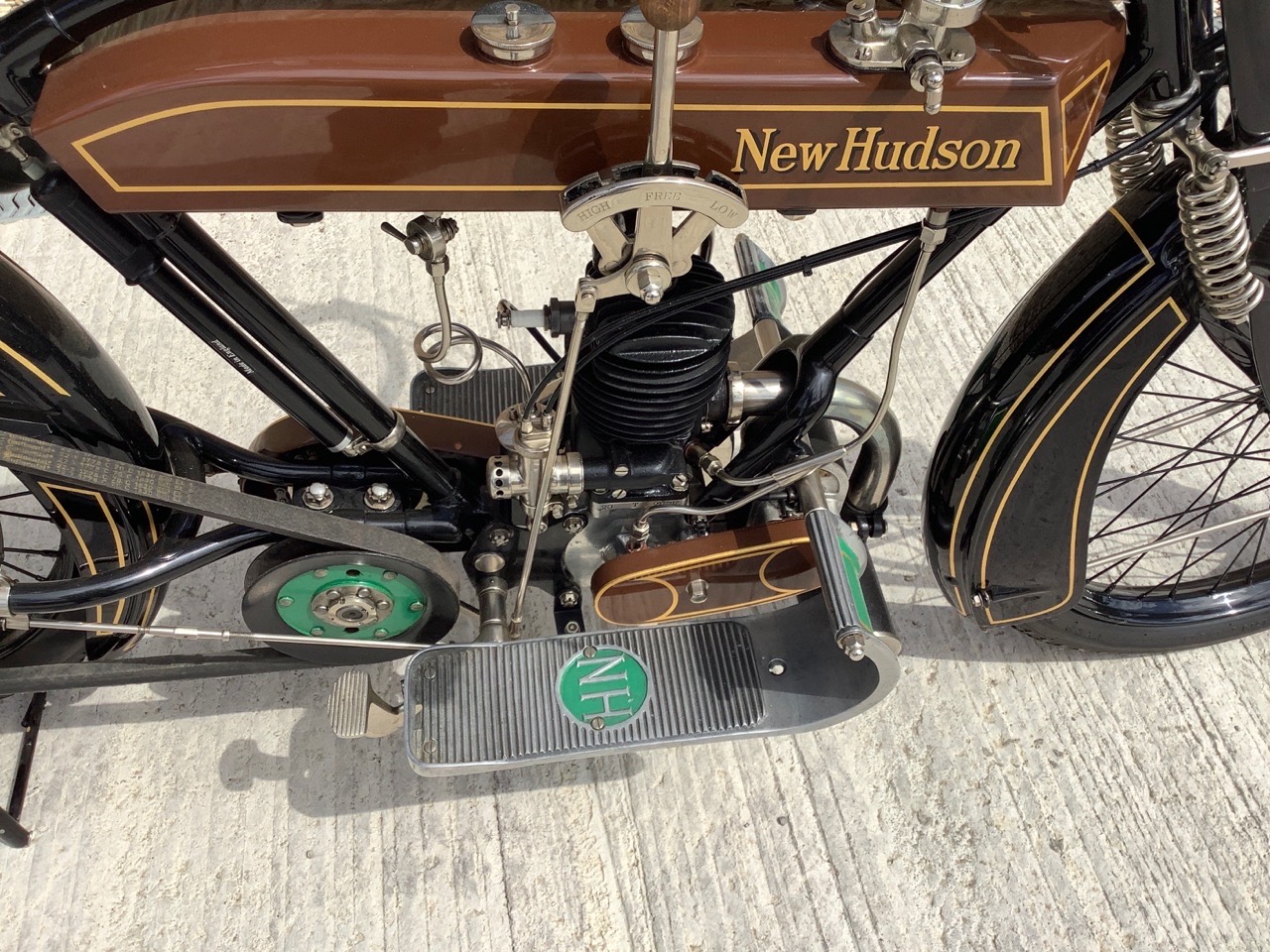 1921 New Hudson 211cc ‘Sporting Deluxe’ Reg. no. KE 6357 Frame no. 22381 Engine no. 20T2587 - Image 6 of 13