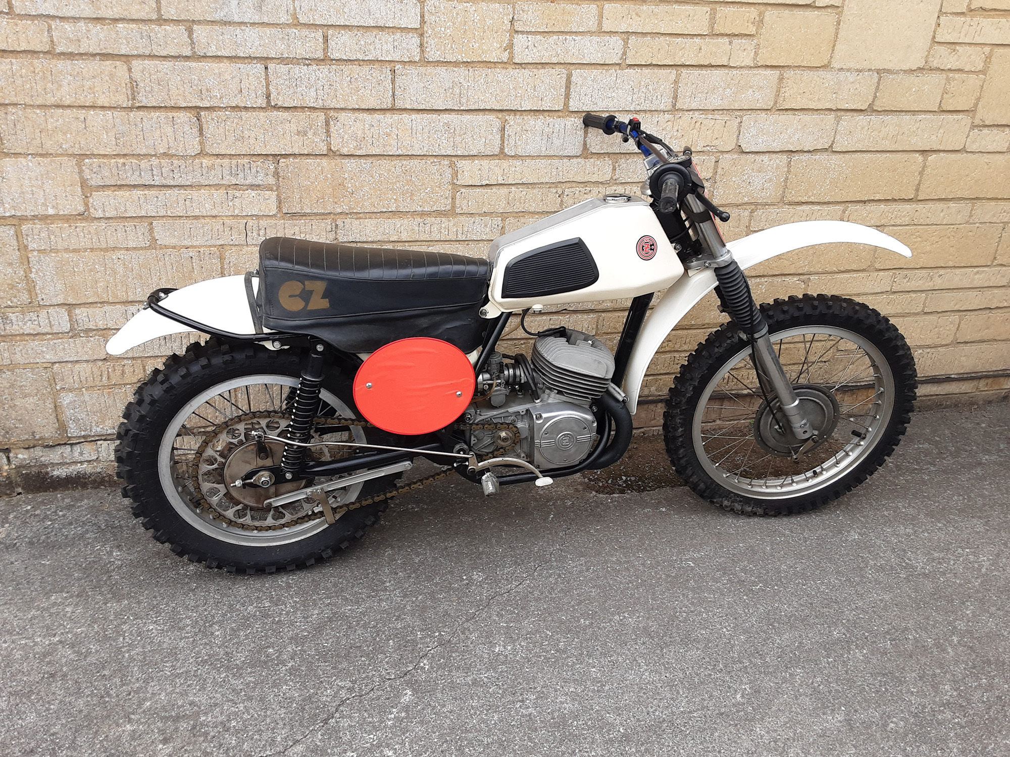 1973 CZ 125cc Moto Cross Bike Reg. no. Not road registered Engine no. 984 - 5 - 000299 - Image 2 of 2