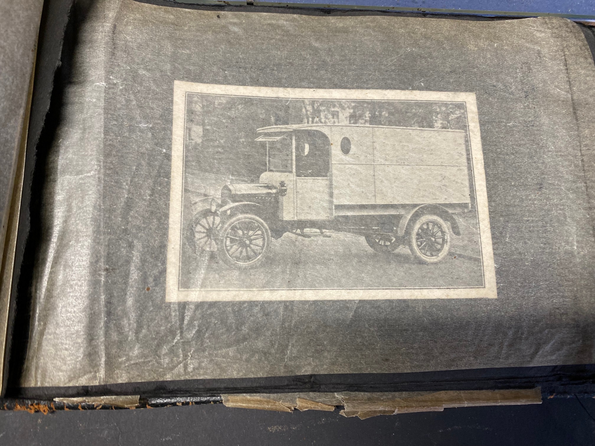 A collection of early black and white postcards and photographs of mainly Model T Fords, some in - Image 4 of 5