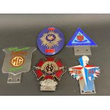 A tray of mixed badges to include Guild of Master Motorists, North American MMM MG Register etc.