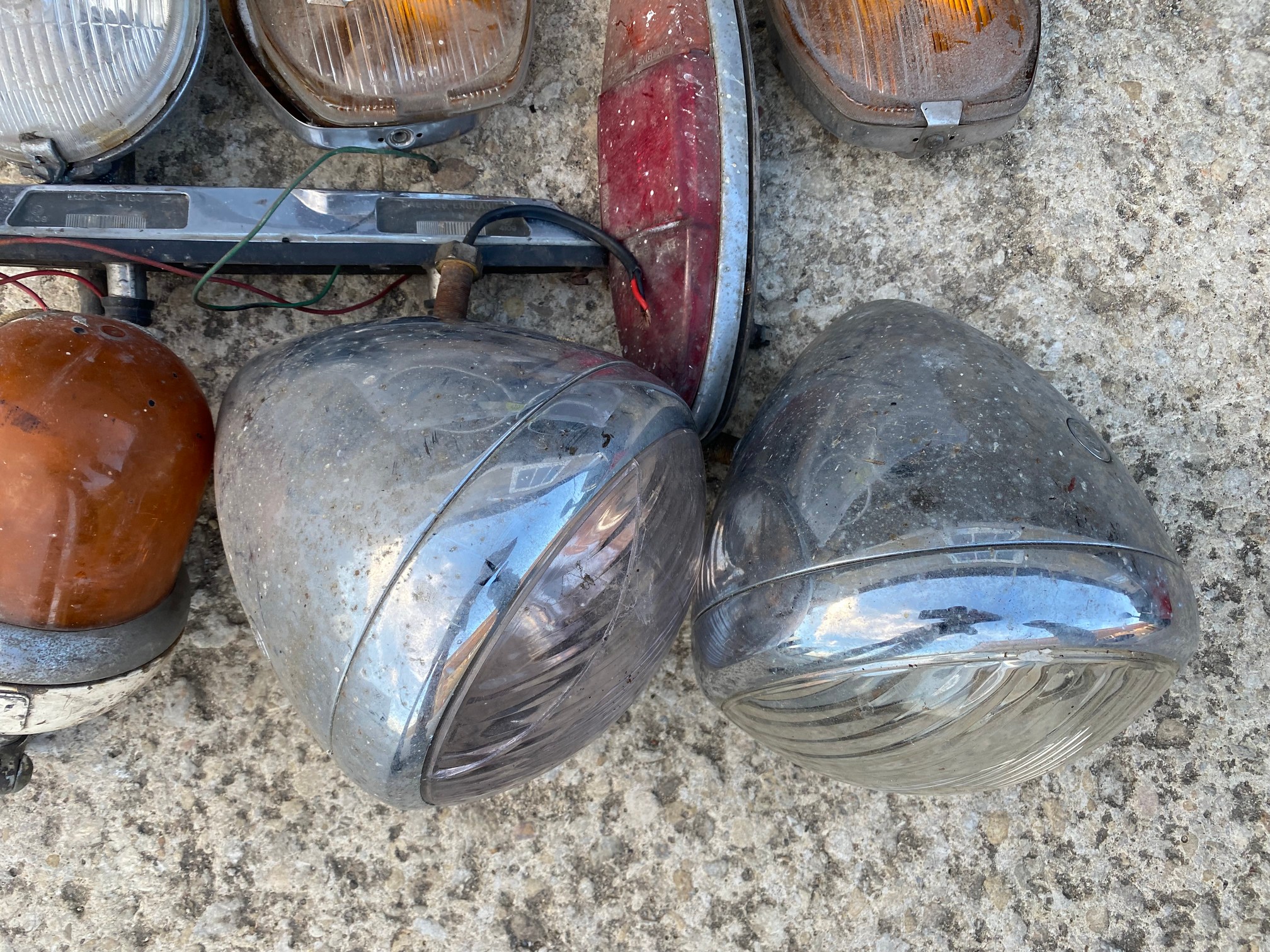 A selection of assorted headlamps and parts. - Image 2 of 3