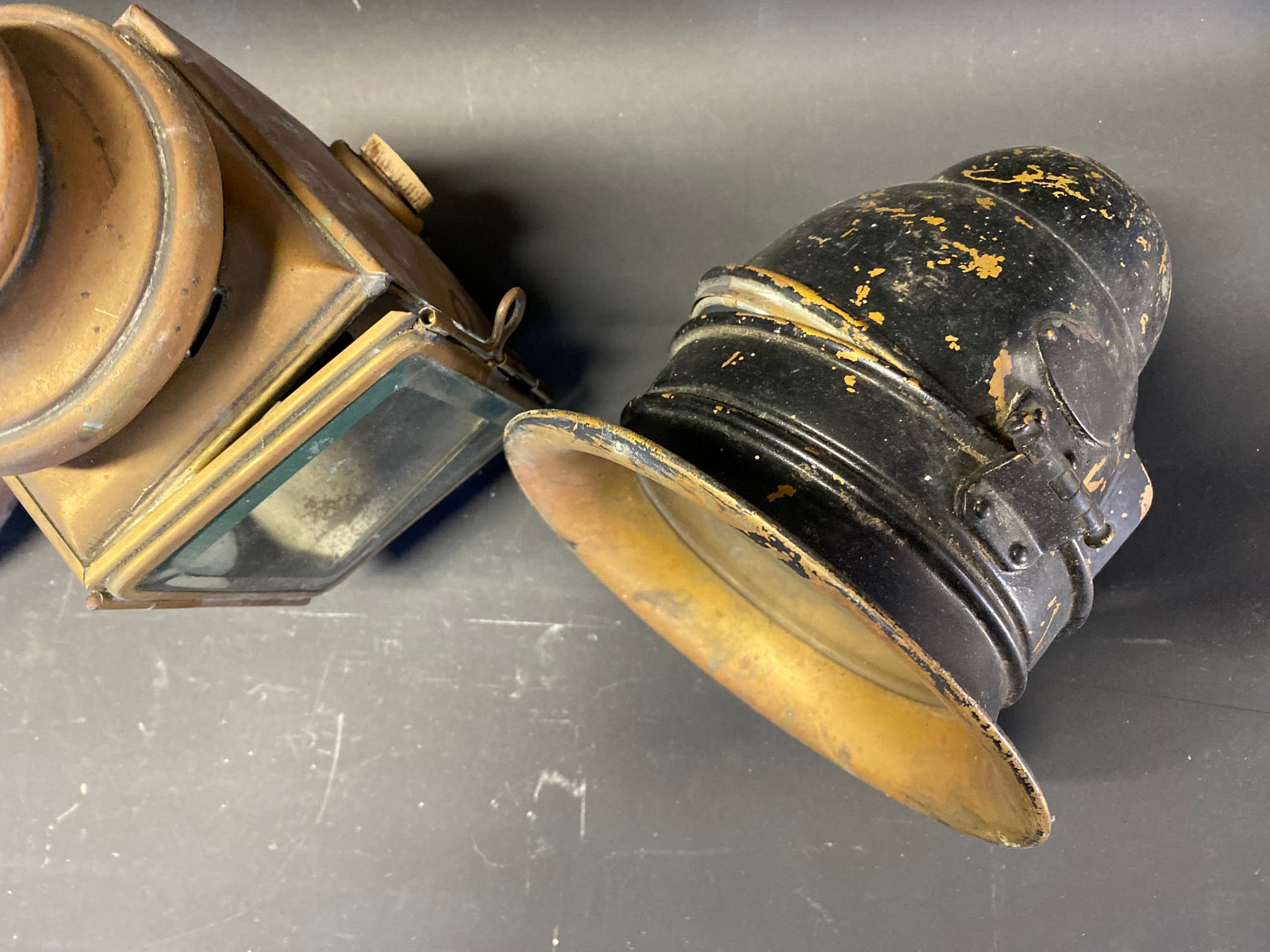 A pair of CAV bell-shaped headlamps plus an American brass paraffin lamp dated 1908. - Image 3 of 4